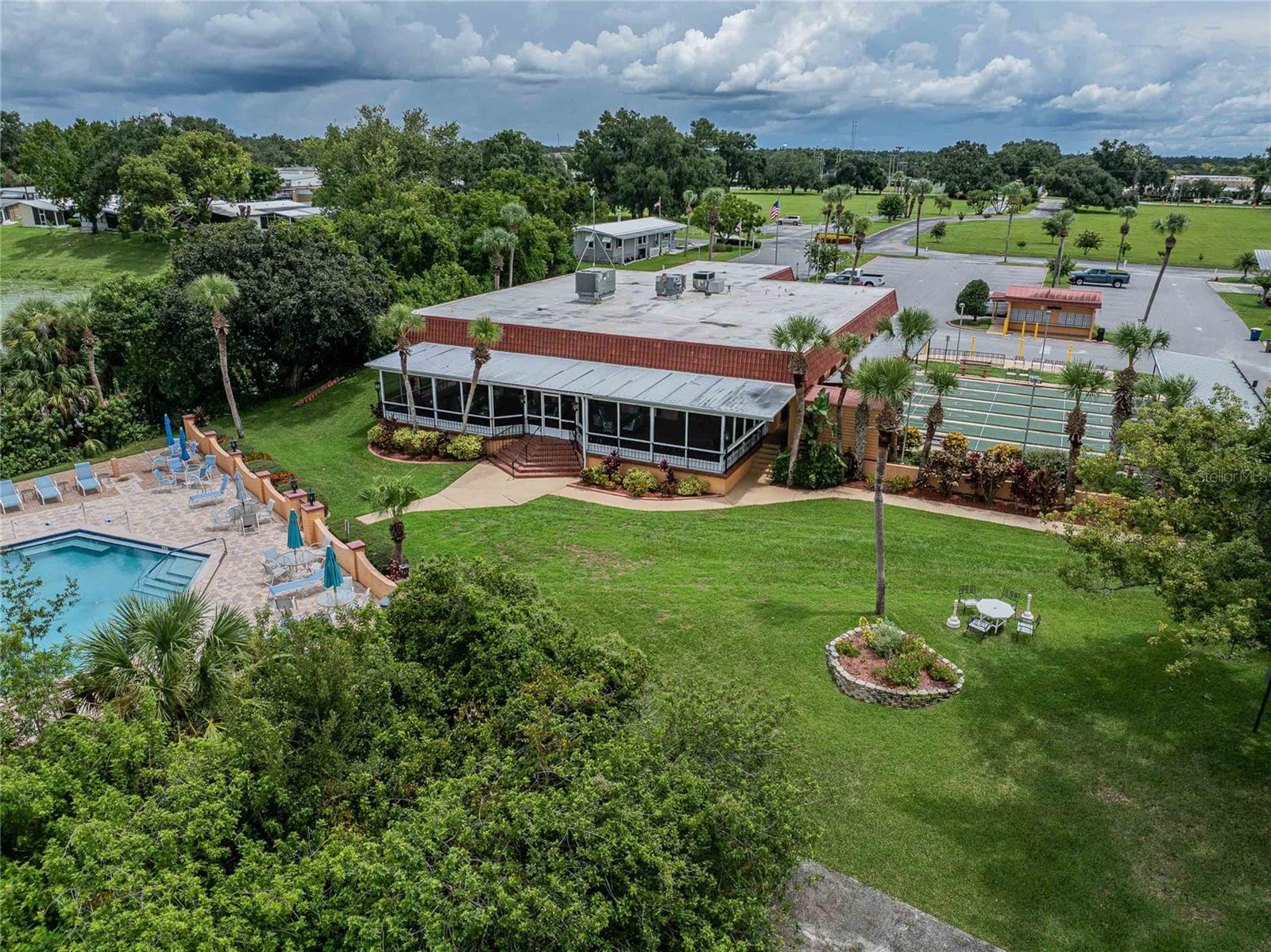 FLORAL LAKES - Residential