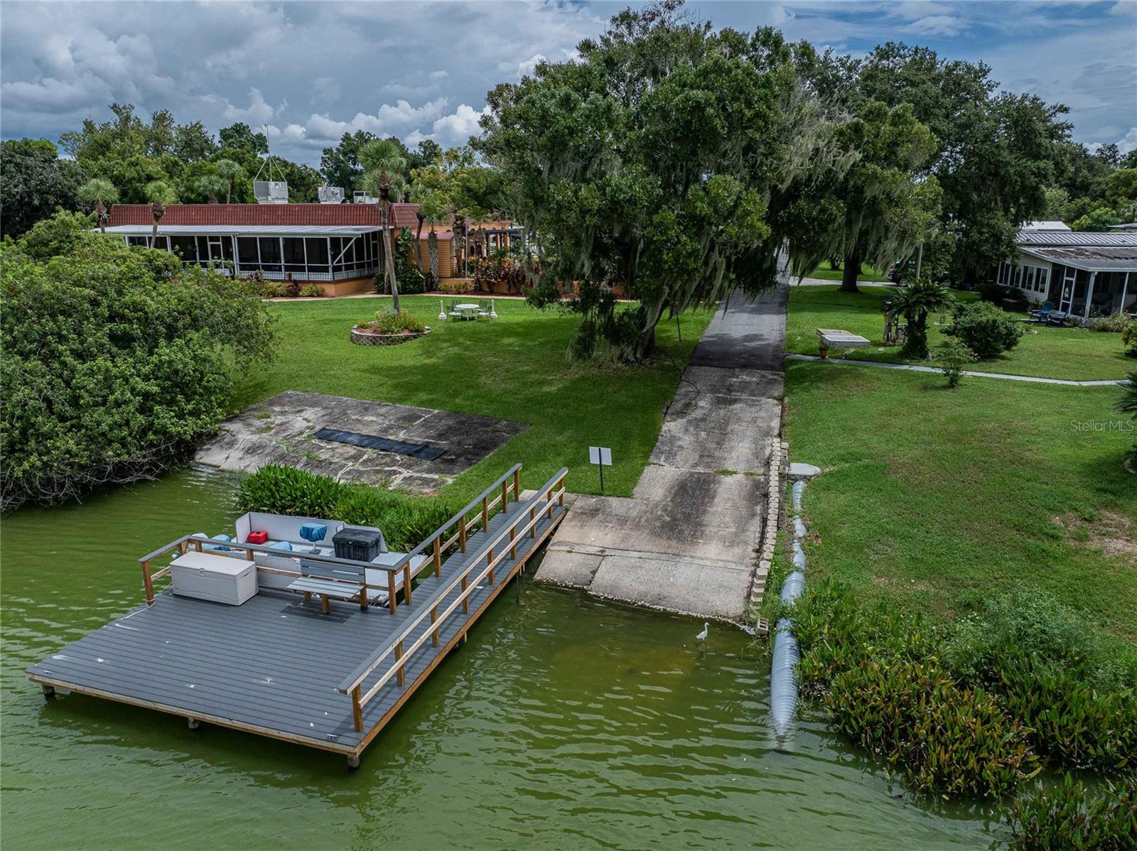 FLORAL LAKES - Residential