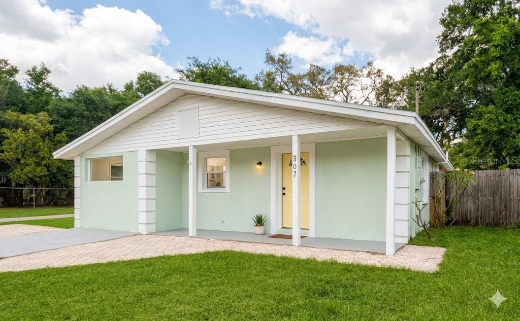 Photo of 307 W Woodlawn Avenue, Tampa, FL 33603 (MLS # TB8498869)