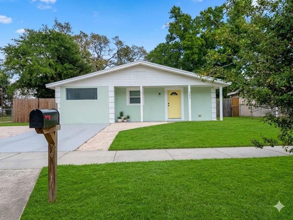 Photo of 307 W Woodlawn Avenue, Tampa, FL 33603 (MLS # TB8498869)