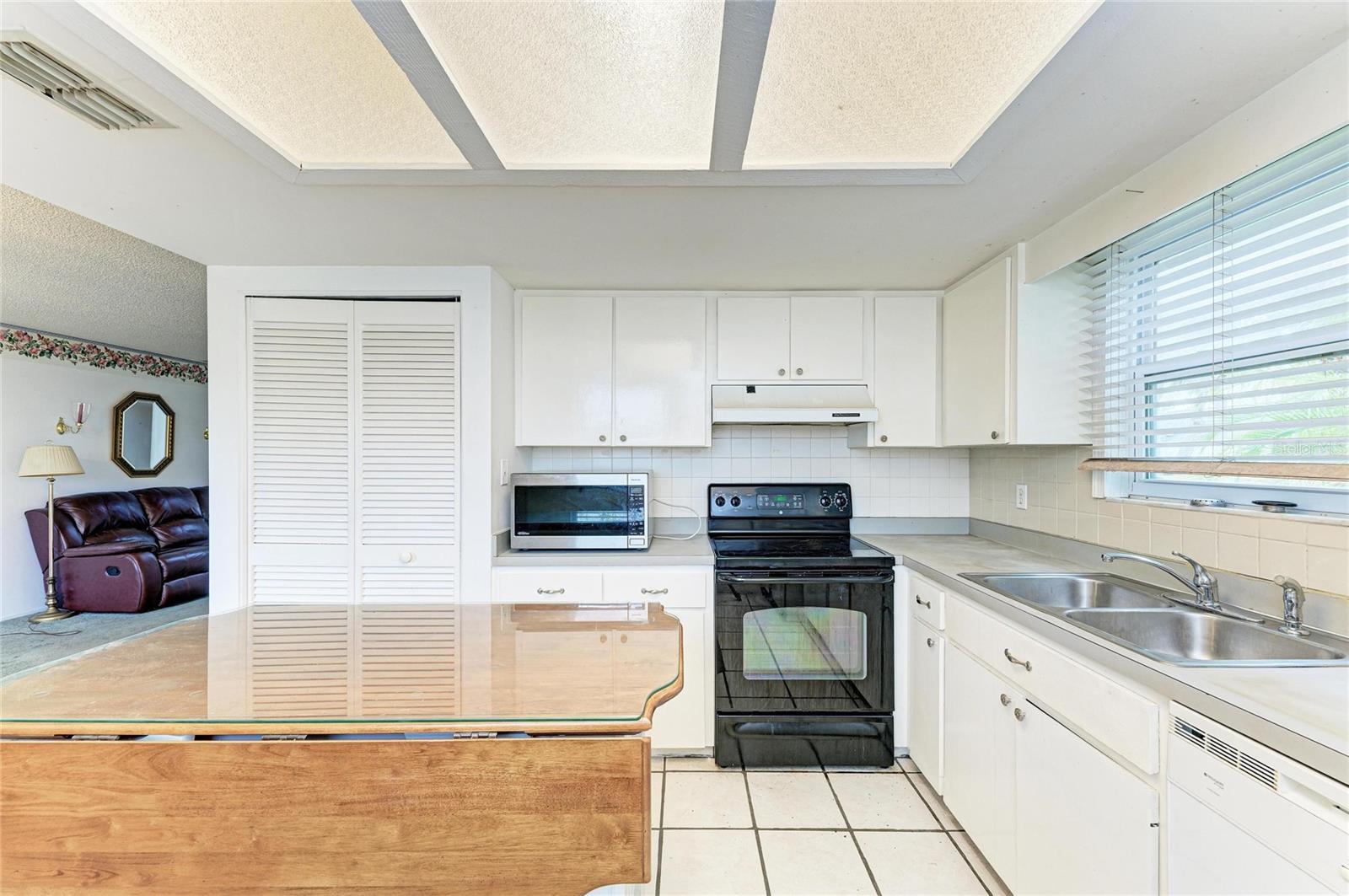 VILLAGES OF THOUSAND OAKS VILLAGE I - Residential