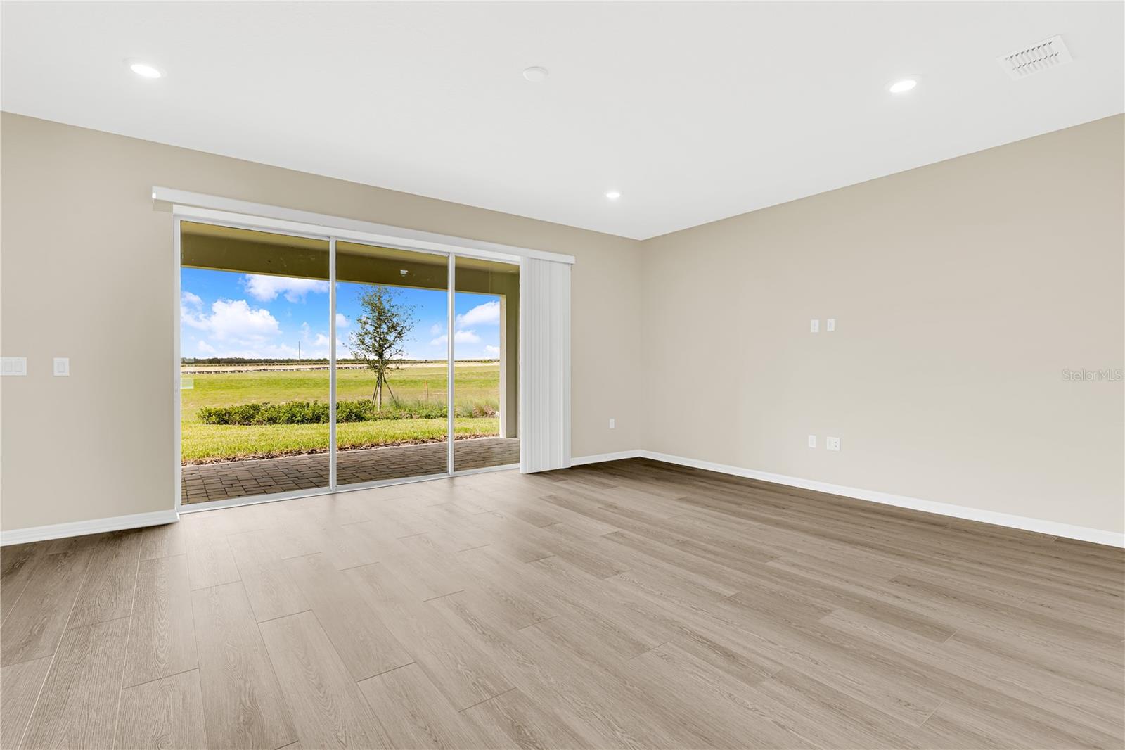 SILVERLEAF OAKS/HAMLIN PH 3A - Residential Lease