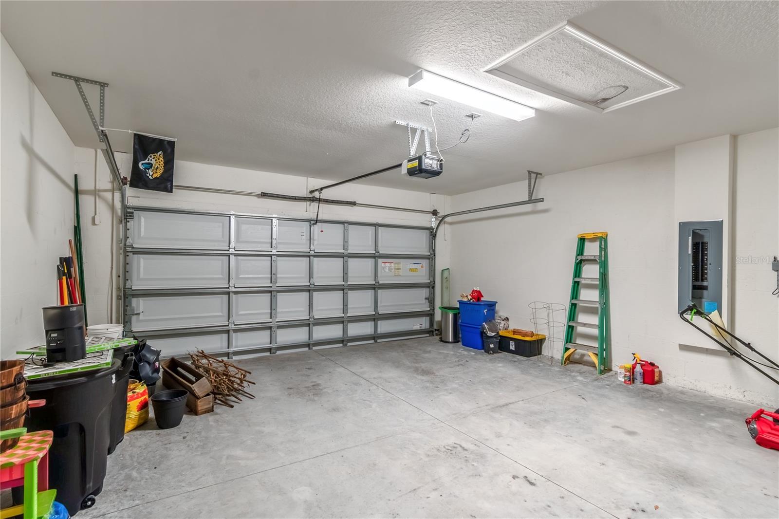 SUMMERCREST - Residential