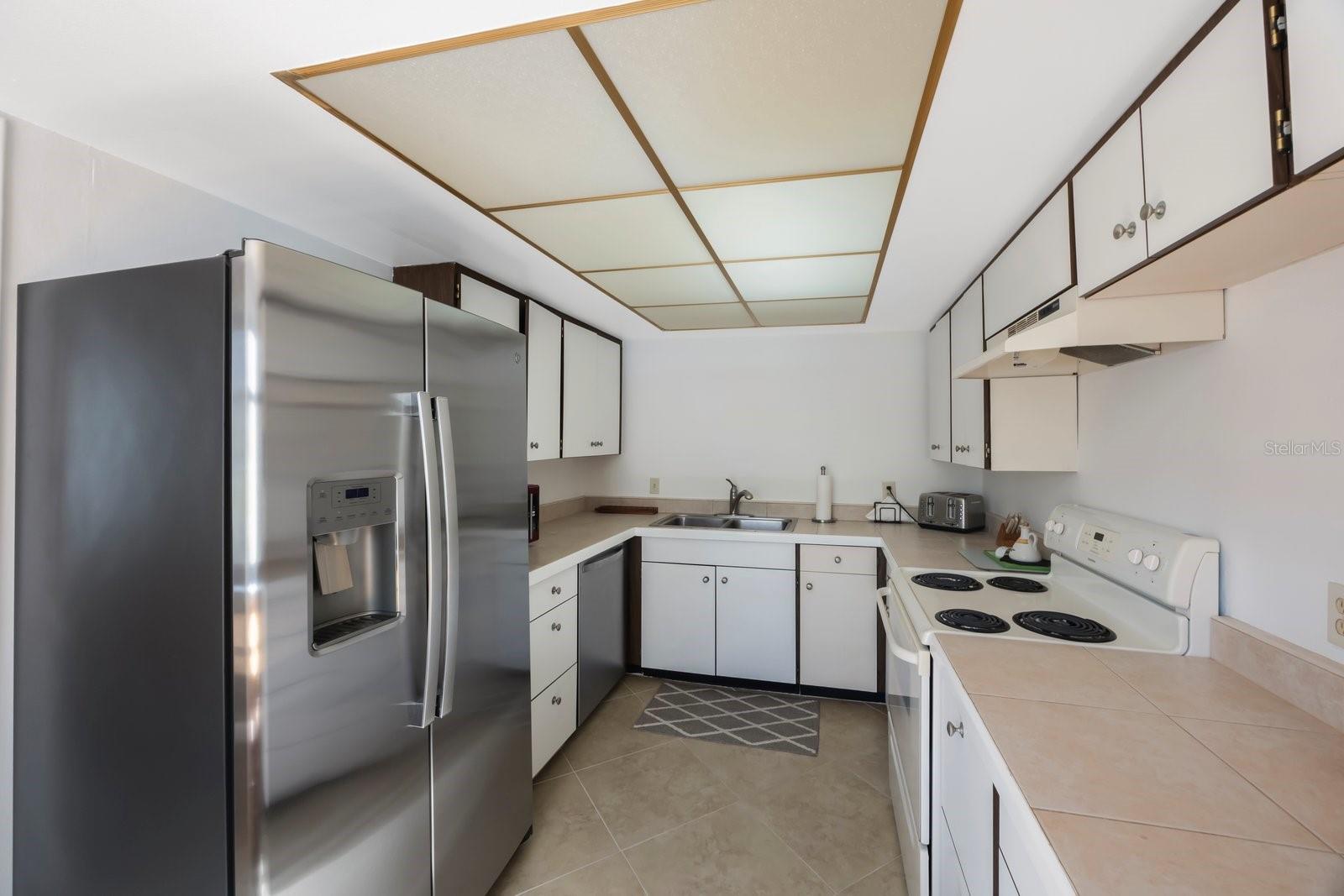 100 OAKMONT LANE 203