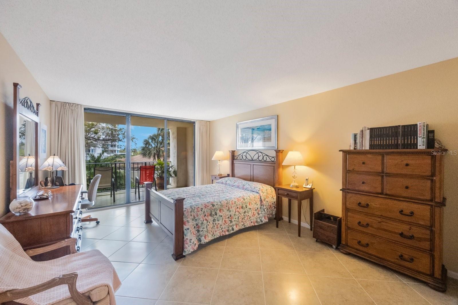 100 OAKMONT LANE 203