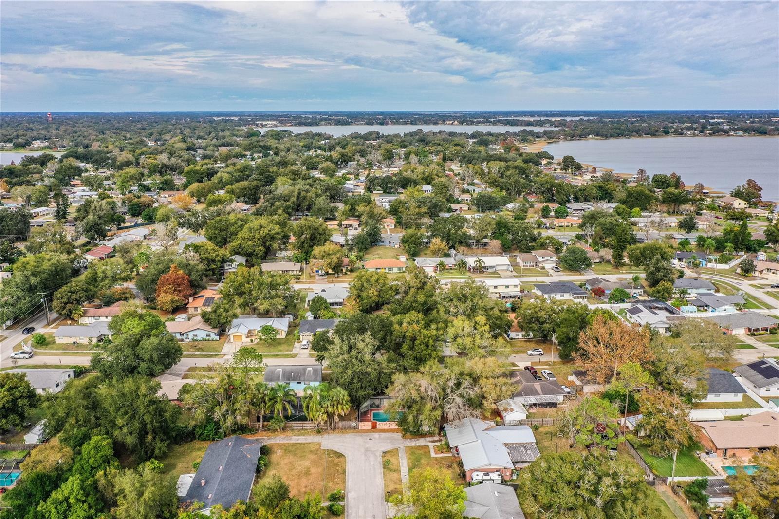 WEST OF LAKE HOWARD - Residential
