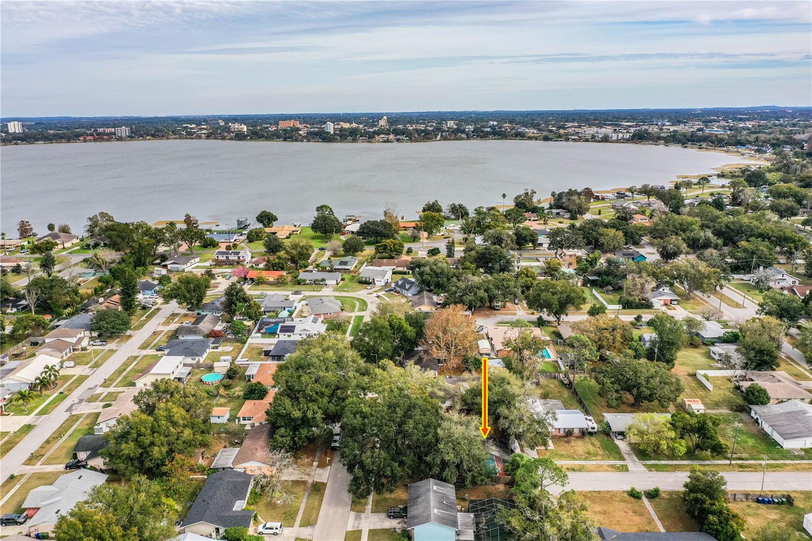 WEST OF LAKE HOWARD - Residential