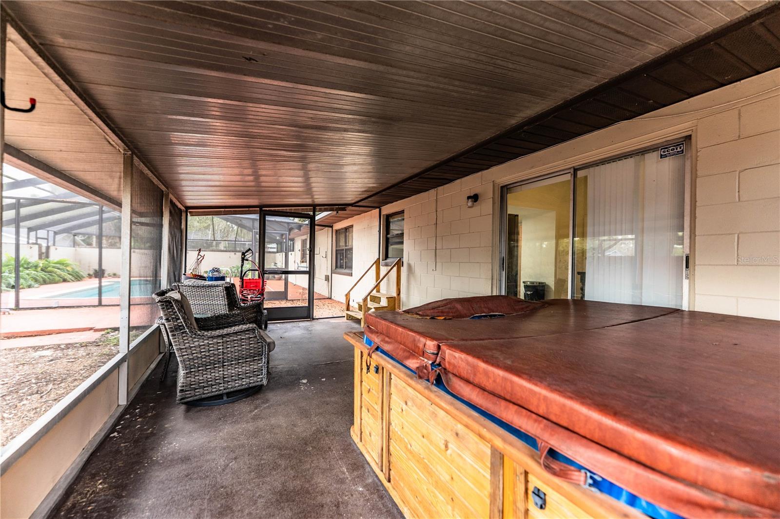 WEST OF LAKE HOWARD - Residential