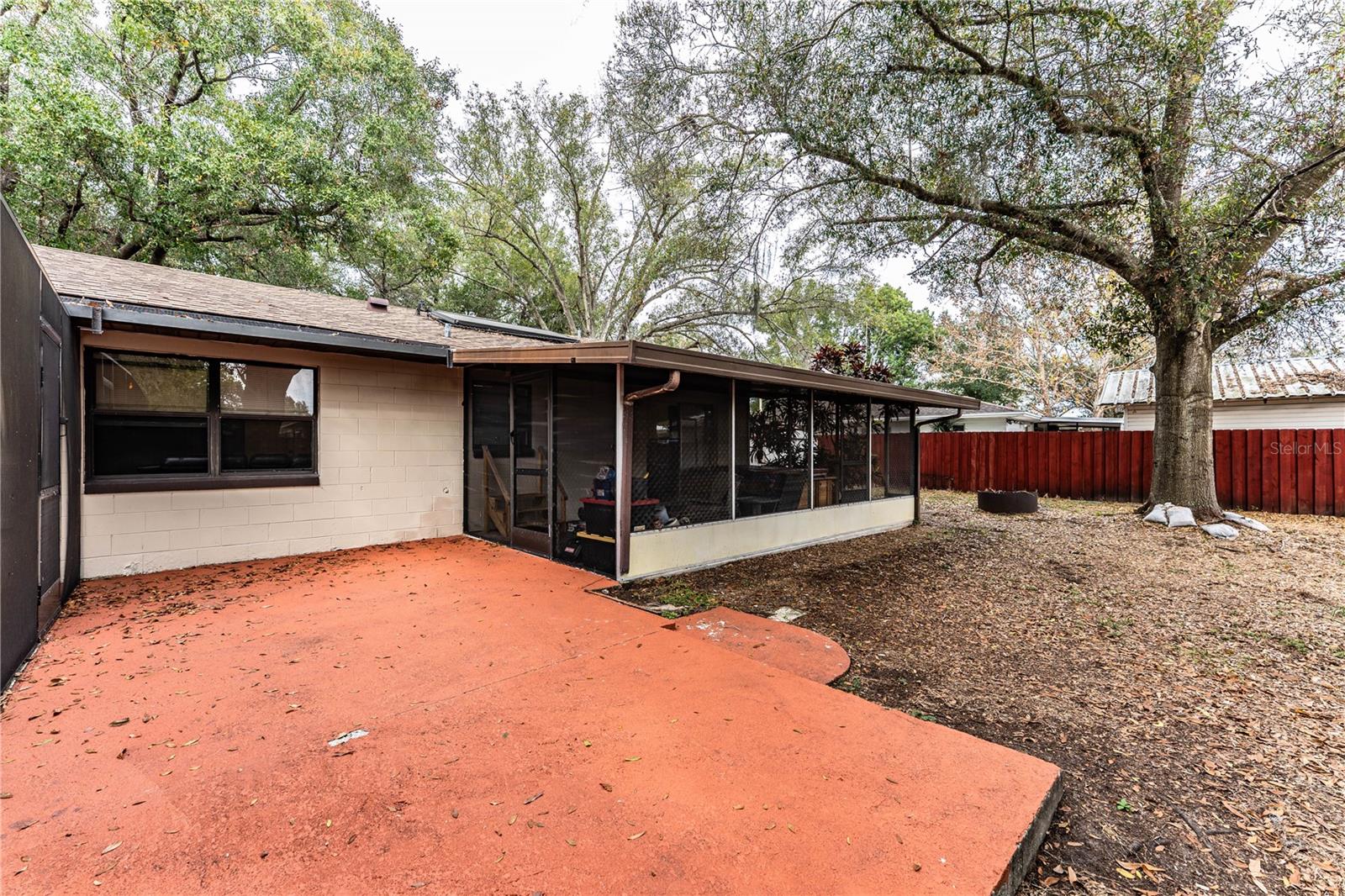 WEST OF LAKE HOWARD - Residential