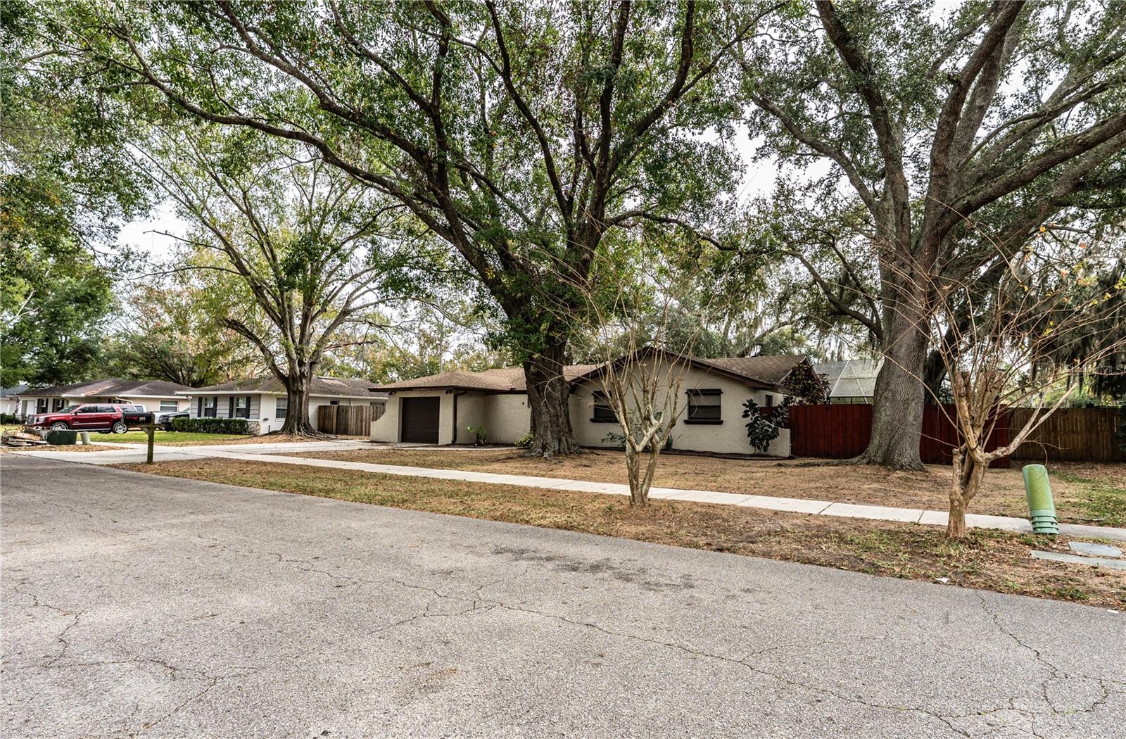 WEST OF LAKE HOWARD - Residential
