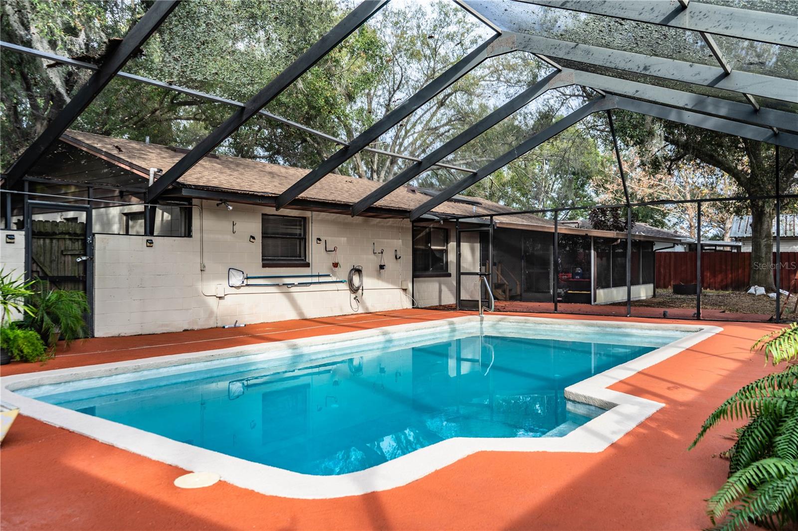 WEST OF LAKE HOWARD - Residential