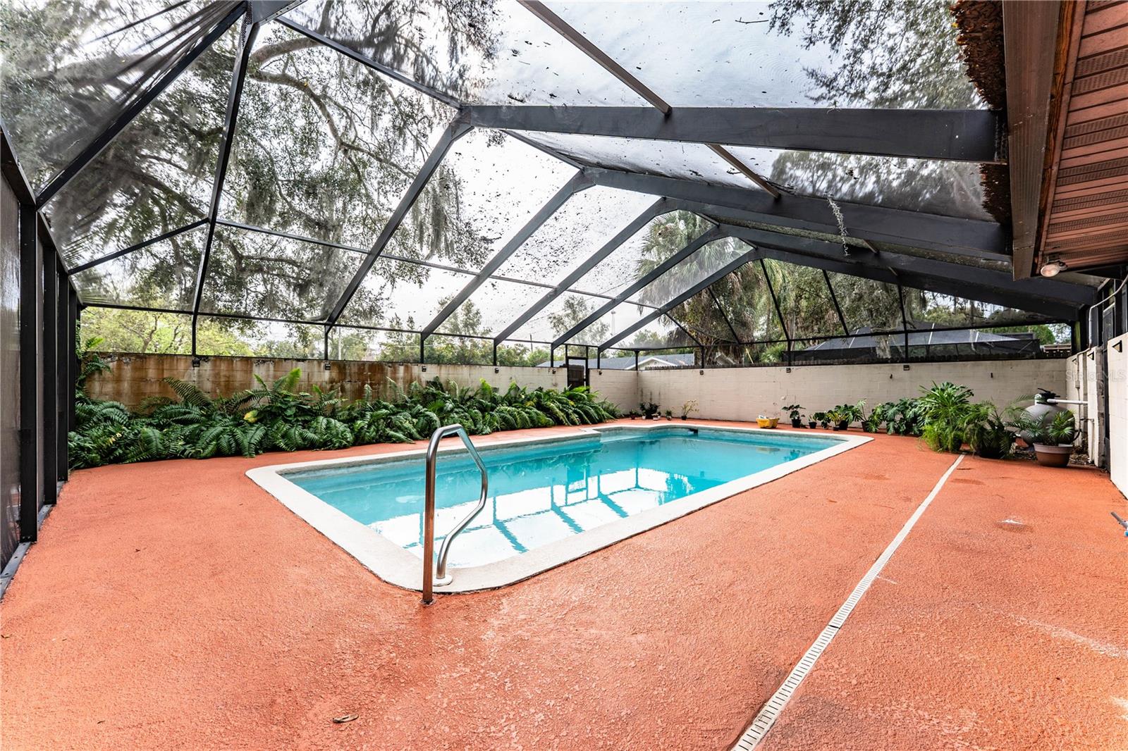 WEST OF LAKE HOWARD - Residential