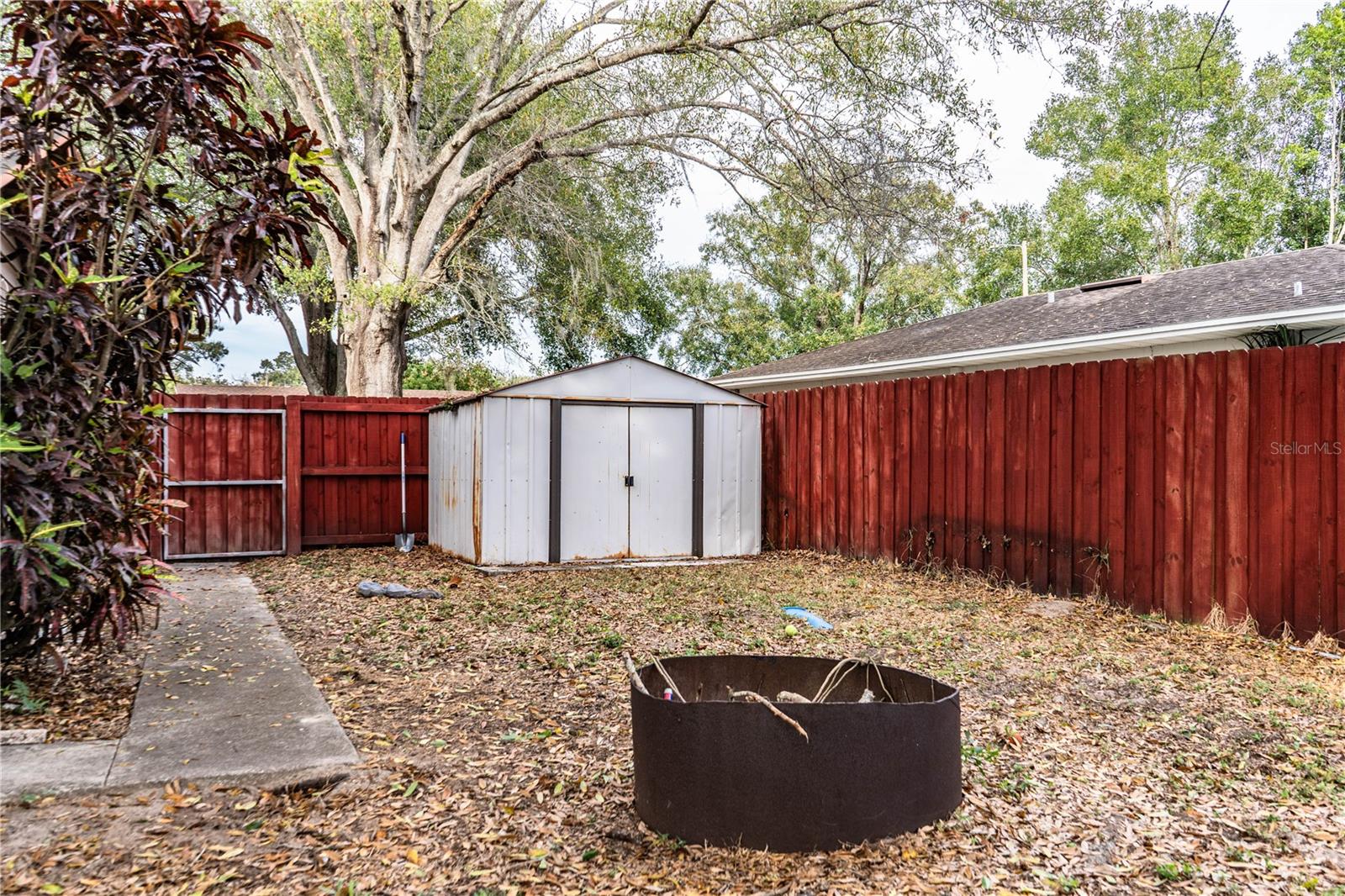 WEST OF LAKE HOWARD - Residential
