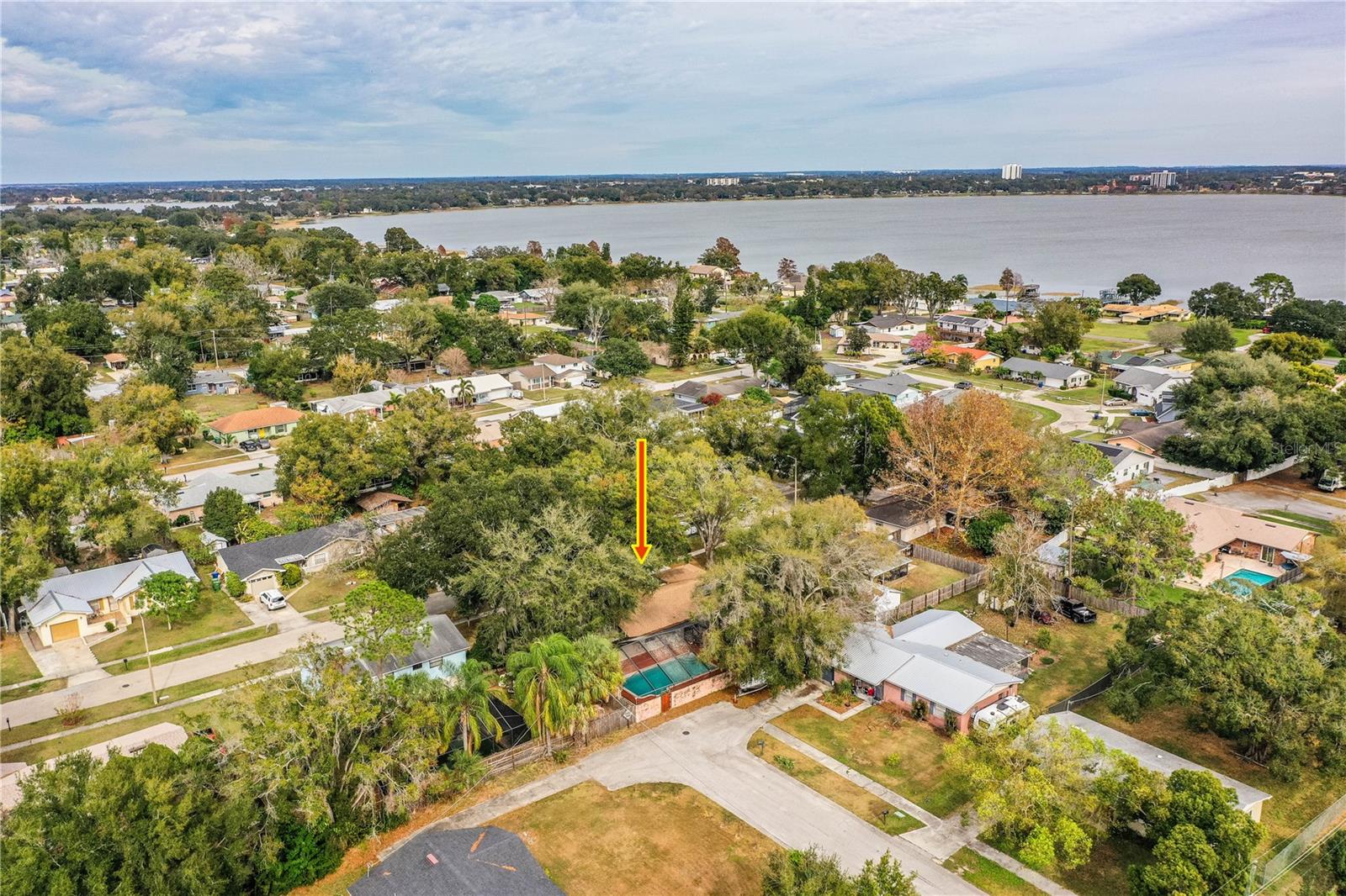 WEST OF LAKE HOWARD - Residential