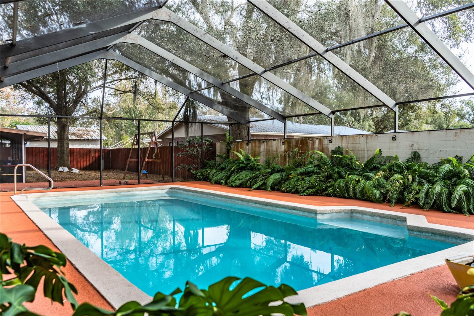 WEST OF LAKE HOWARD - Residential