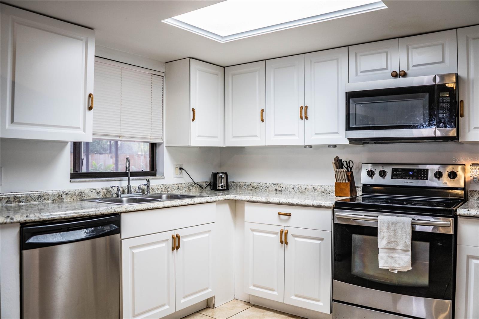 WEST OF LAKE HOWARD - Residential