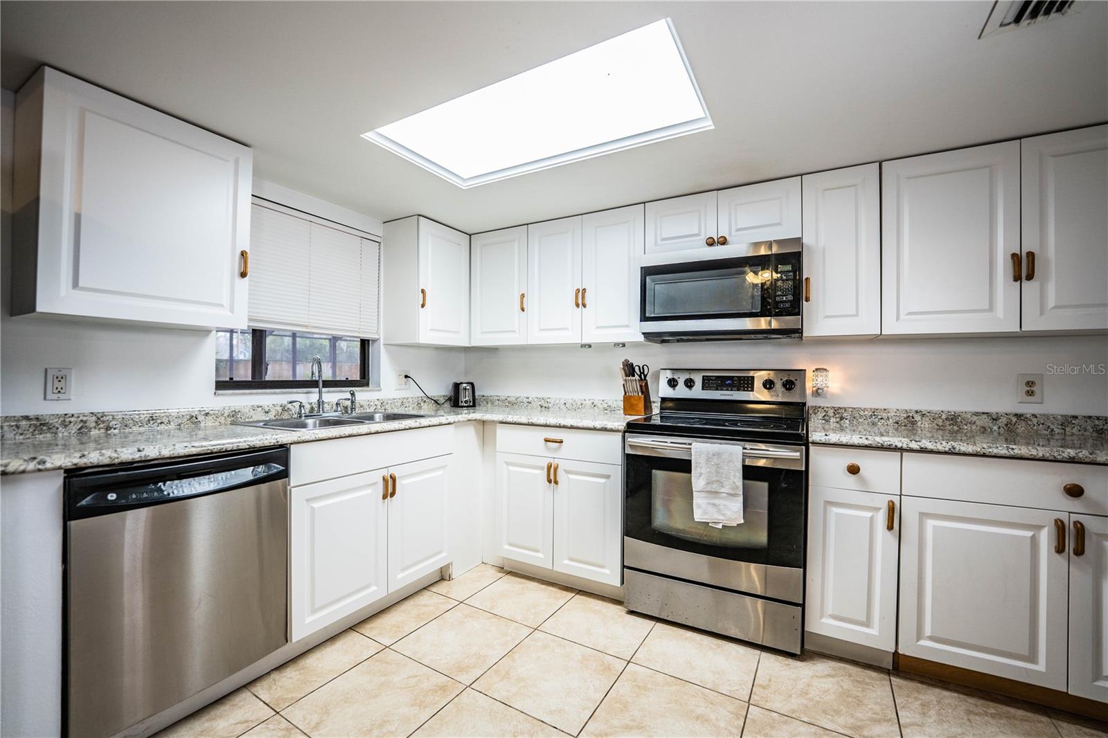 WEST OF LAKE HOWARD - Residential