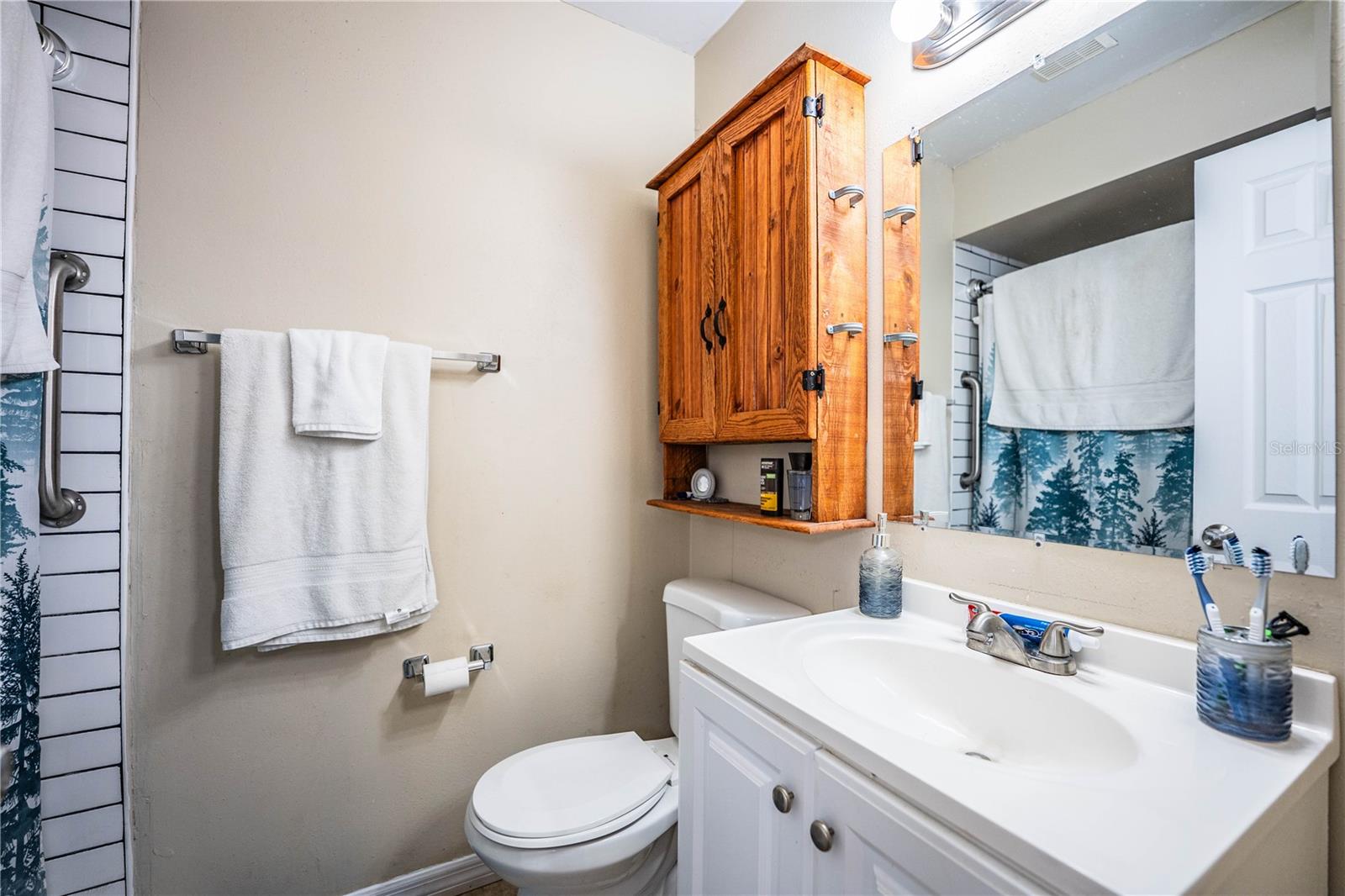 WEST OF LAKE HOWARD - Residential