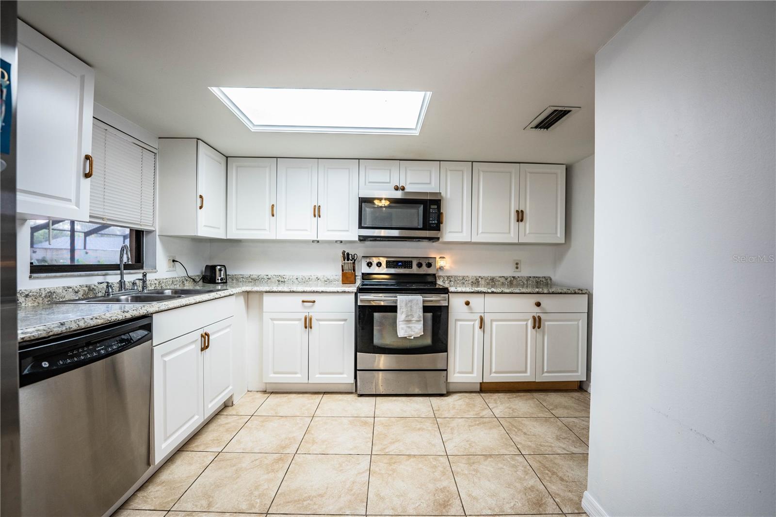 WEST OF LAKE HOWARD - Residential