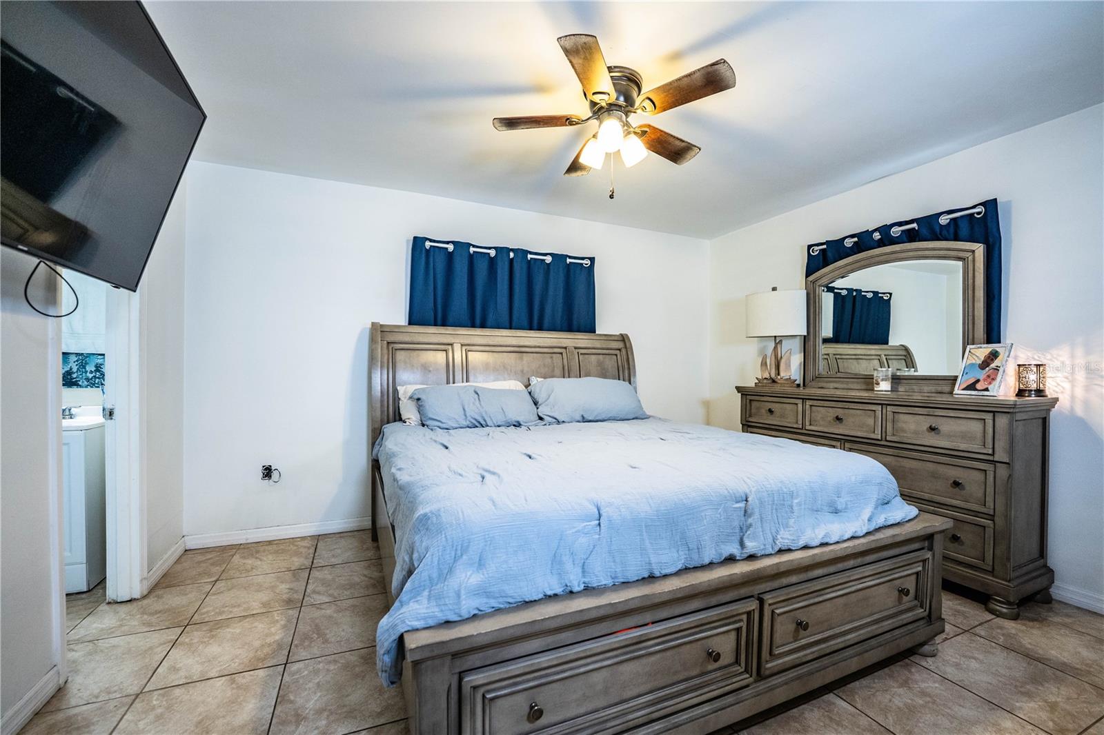 WEST OF LAKE HOWARD - Residential