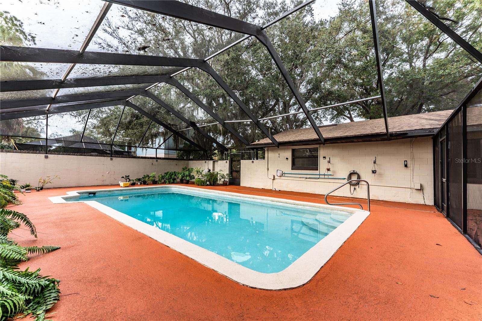 WEST OF LAKE HOWARD - Residential