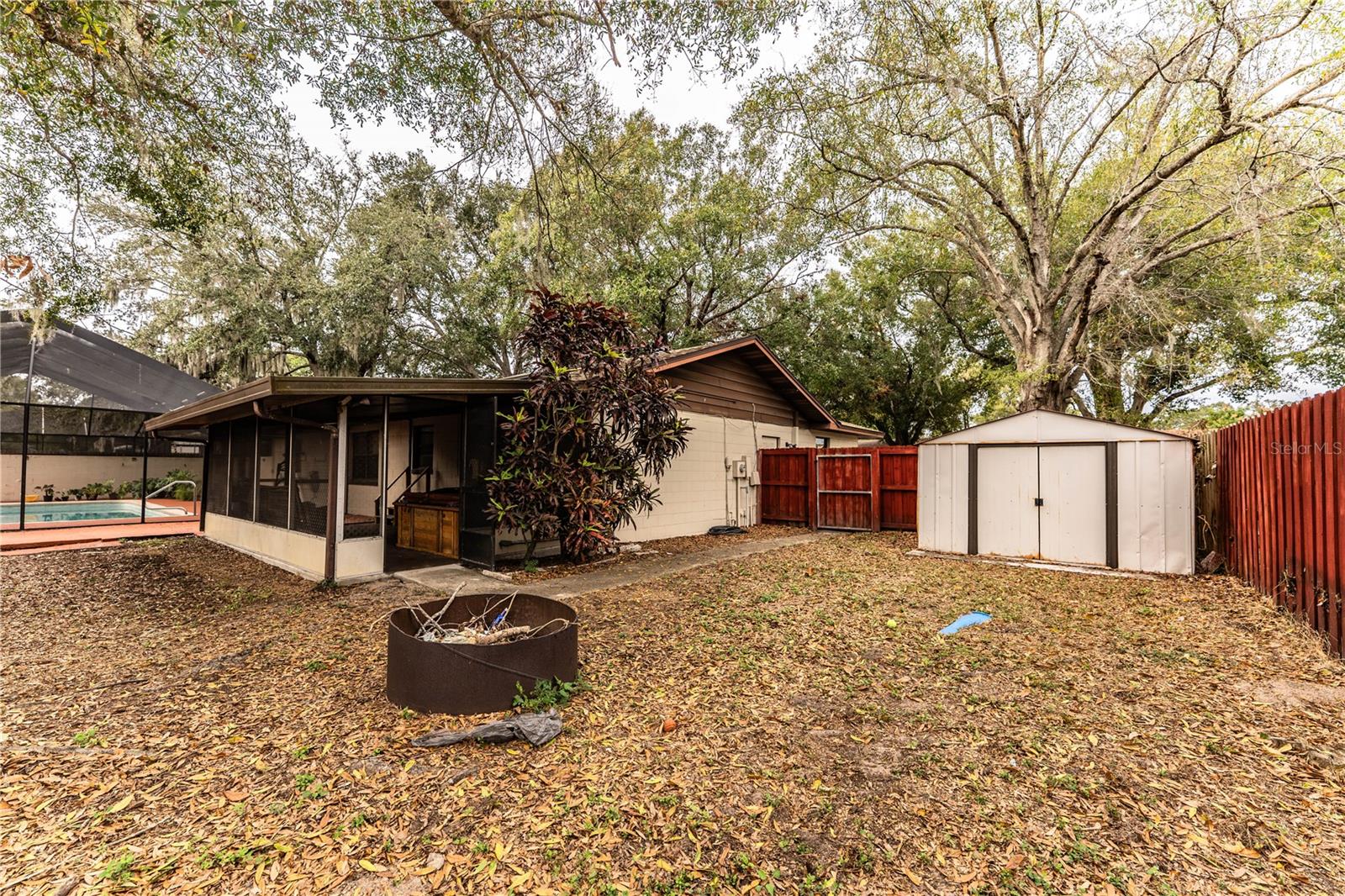 WEST OF LAKE HOWARD - Residential