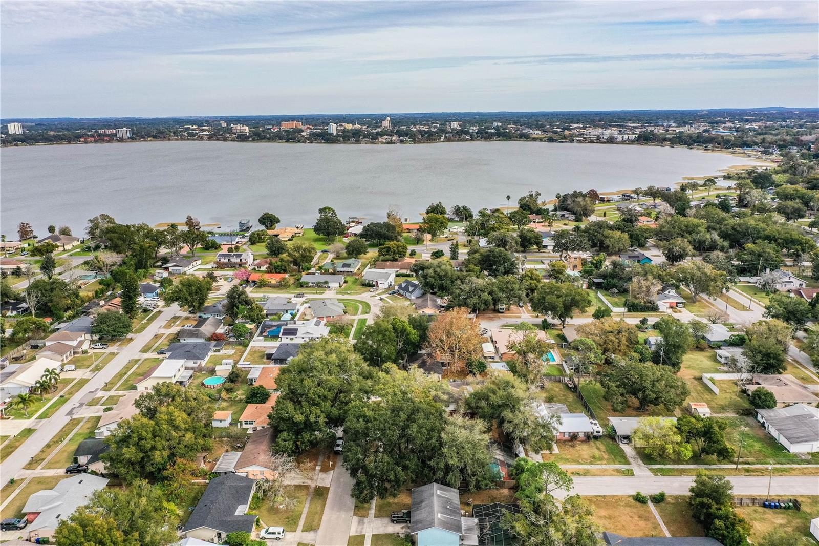 WEST OF LAKE HOWARD - Residential