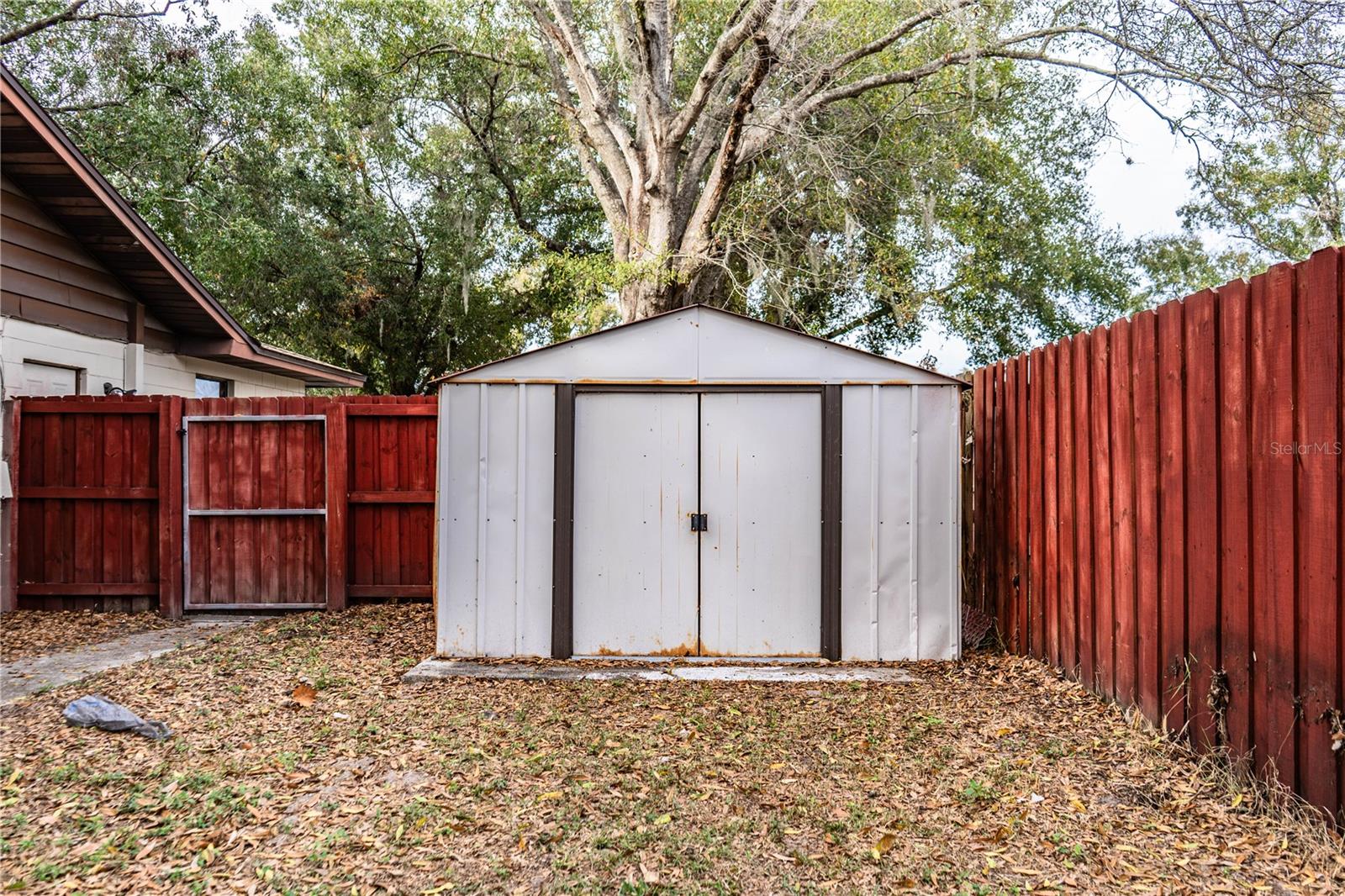 WEST OF LAKE HOWARD - Residential