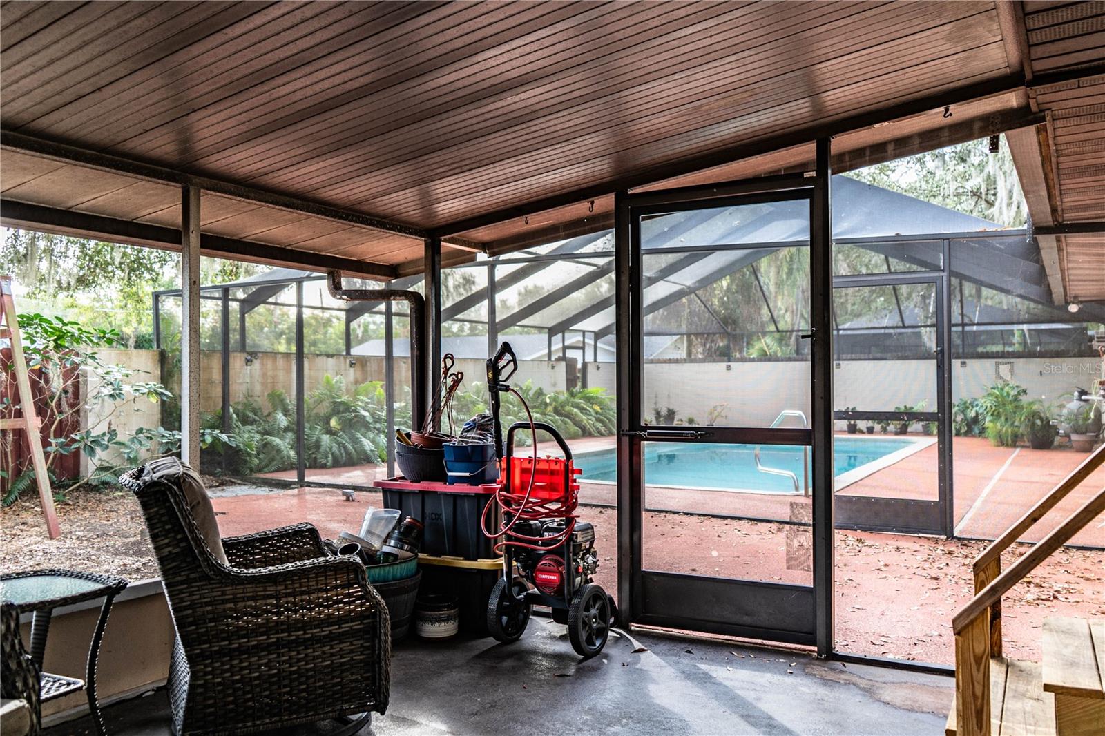 WEST OF LAKE HOWARD - Residential