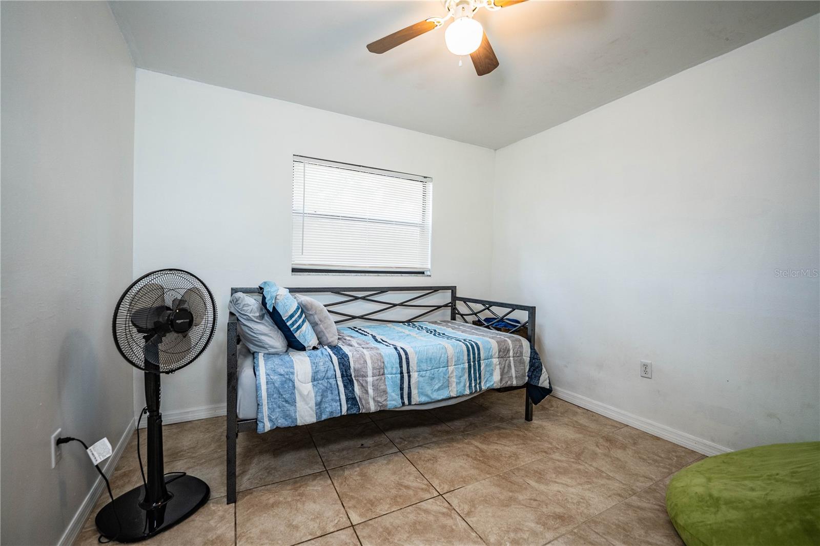 WEST OF LAKE HOWARD - Residential