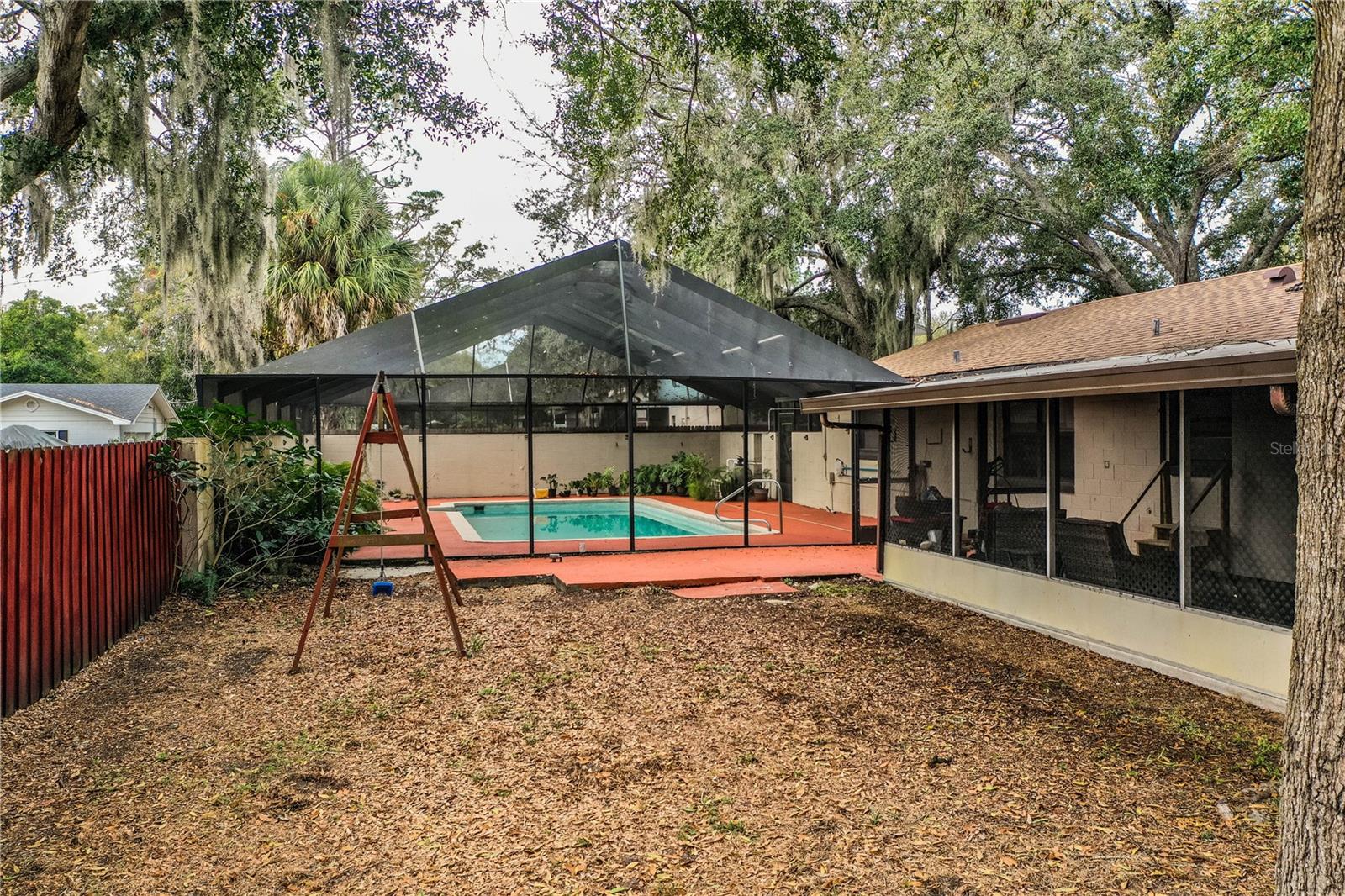 WEST OF LAKE HOWARD - Residential