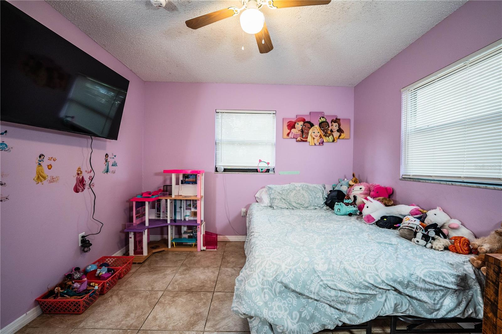 WEST OF LAKE HOWARD - Residential