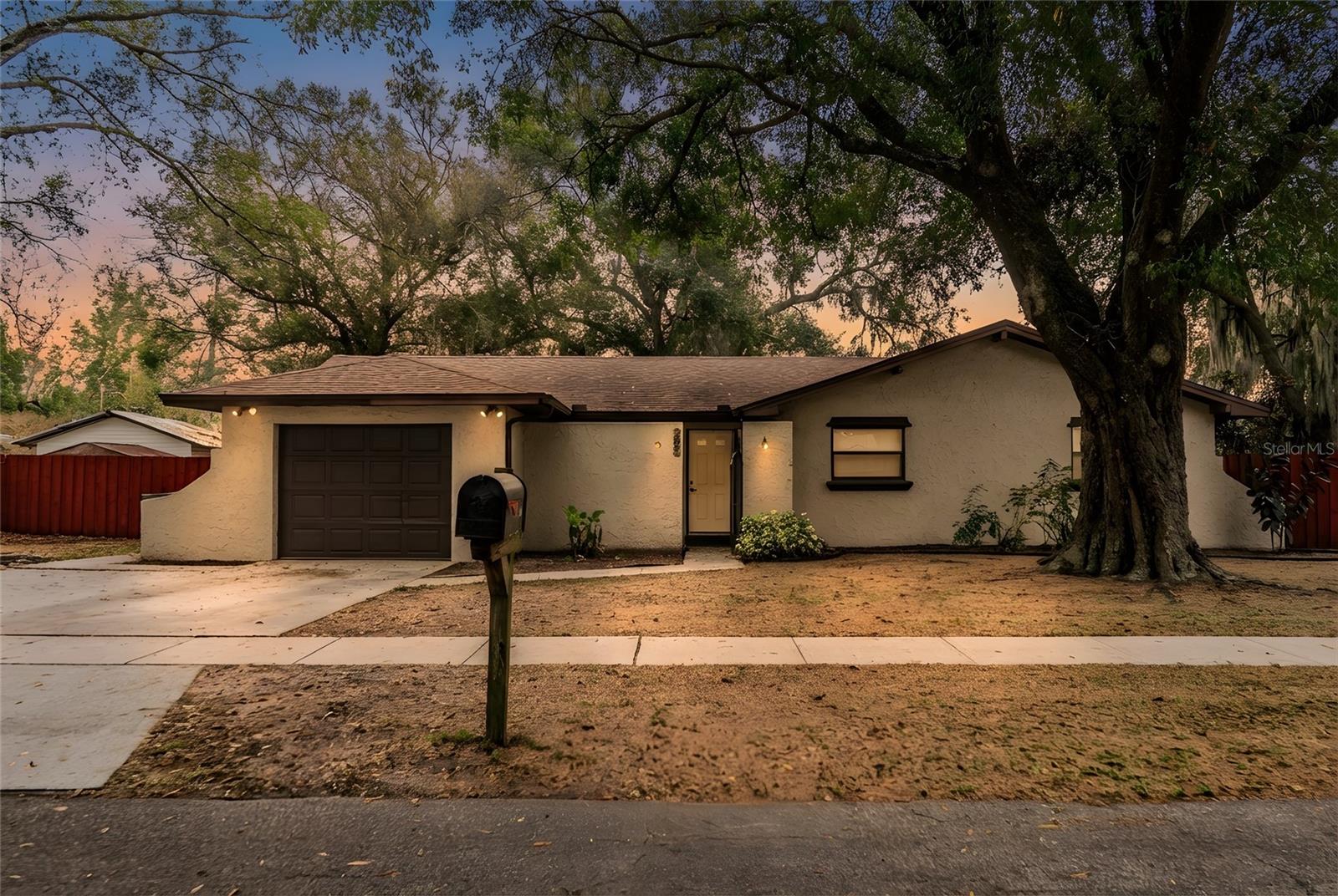 WEST OF LAKE HOWARD - Residential