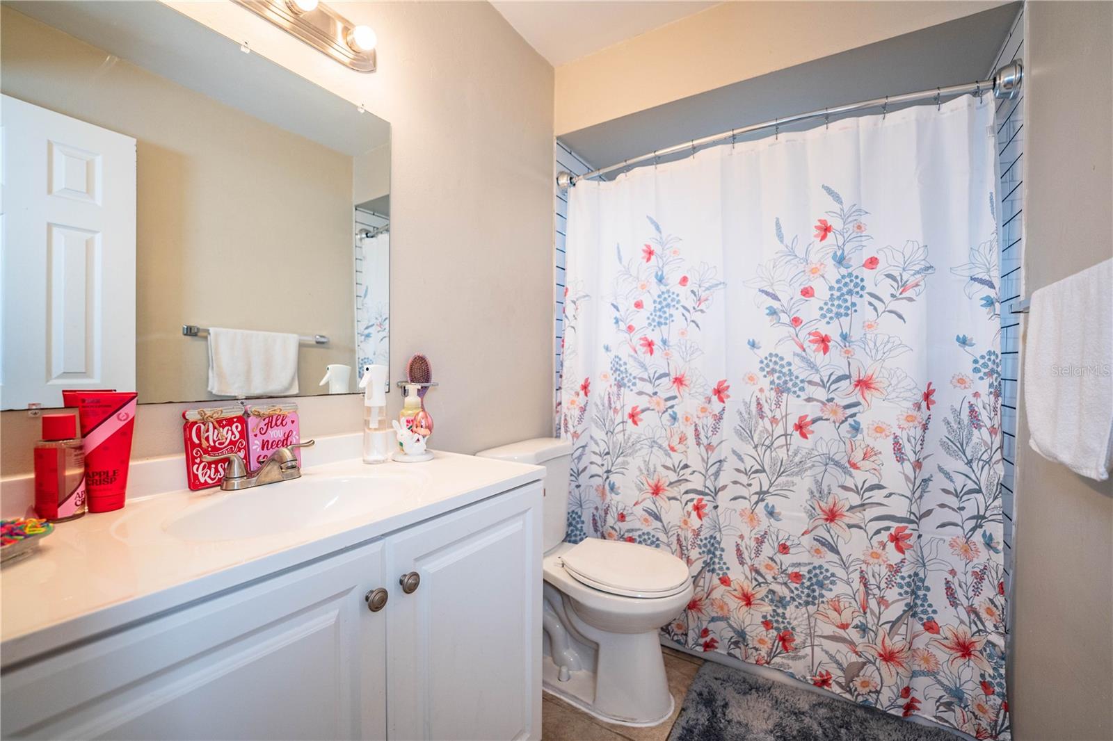 WEST OF LAKE HOWARD - Residential