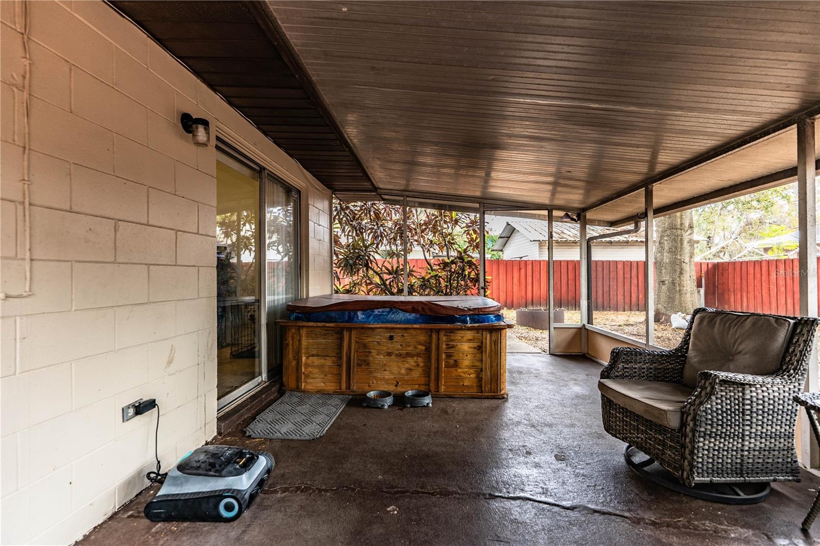 WEST OF LAKE HOWARD - Residential