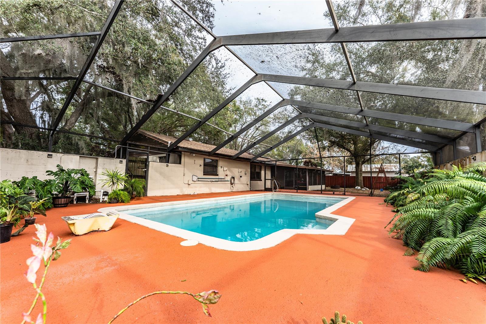 WEST OF LAKE HOWARD - Residential