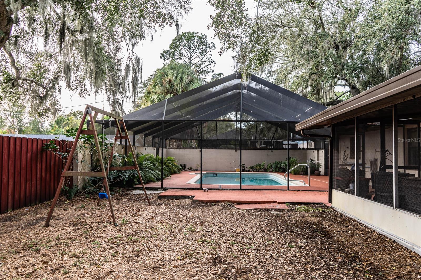 WEST OF LAKE HOWARD - Residential