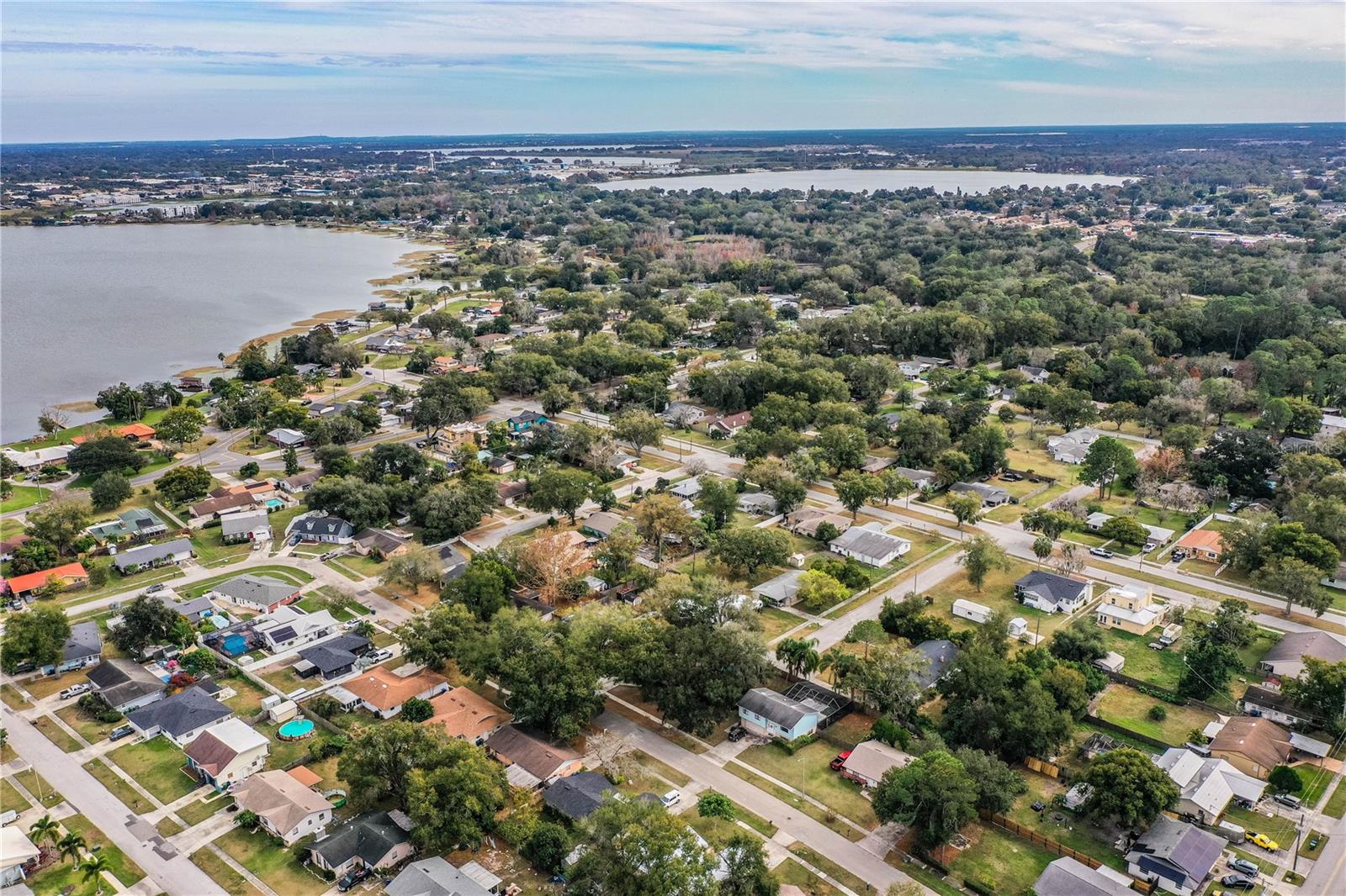 WEST OF LAKE HOWARD - Residential