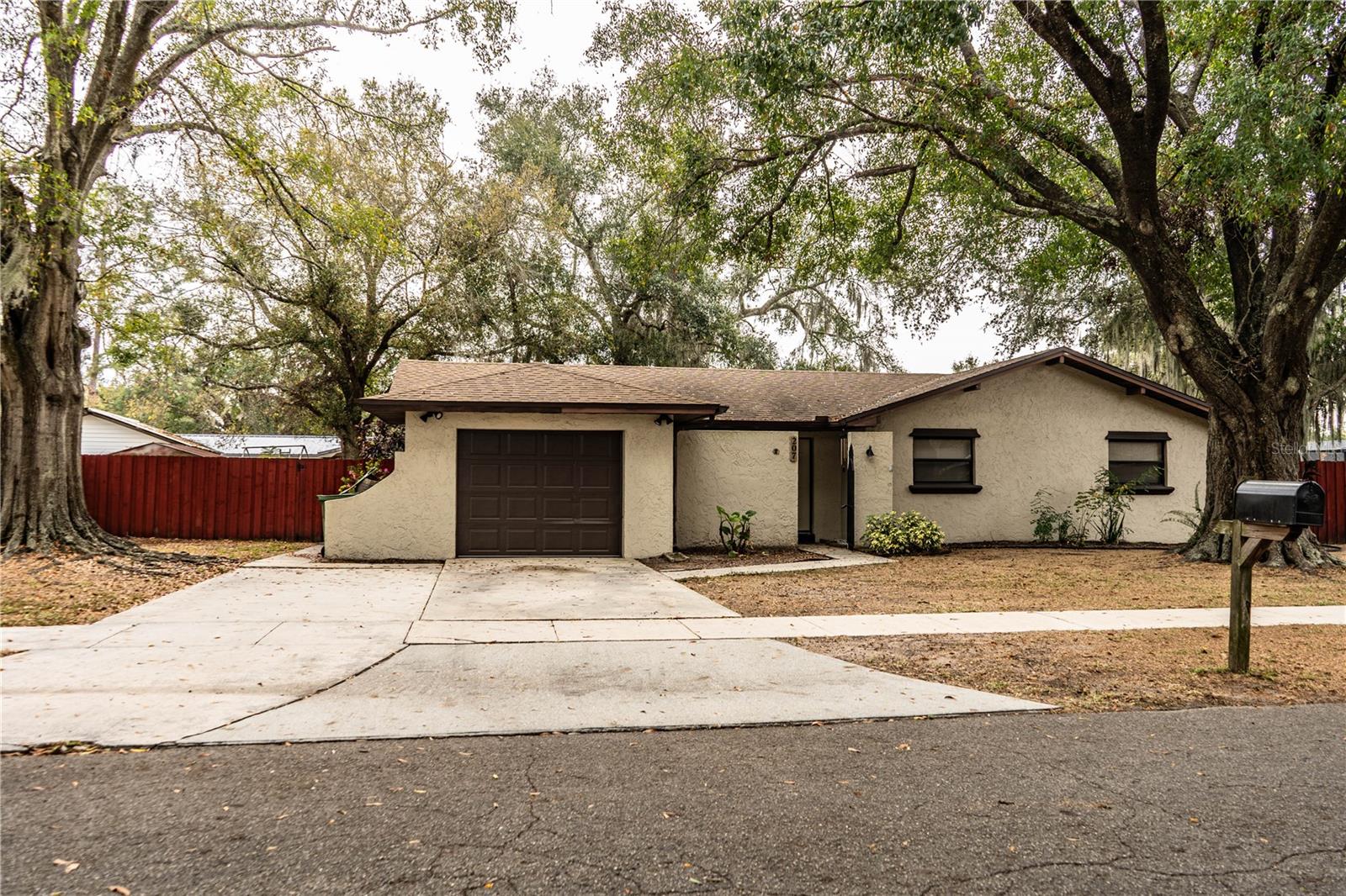 WEST OF LAKE HOWARD - Residential