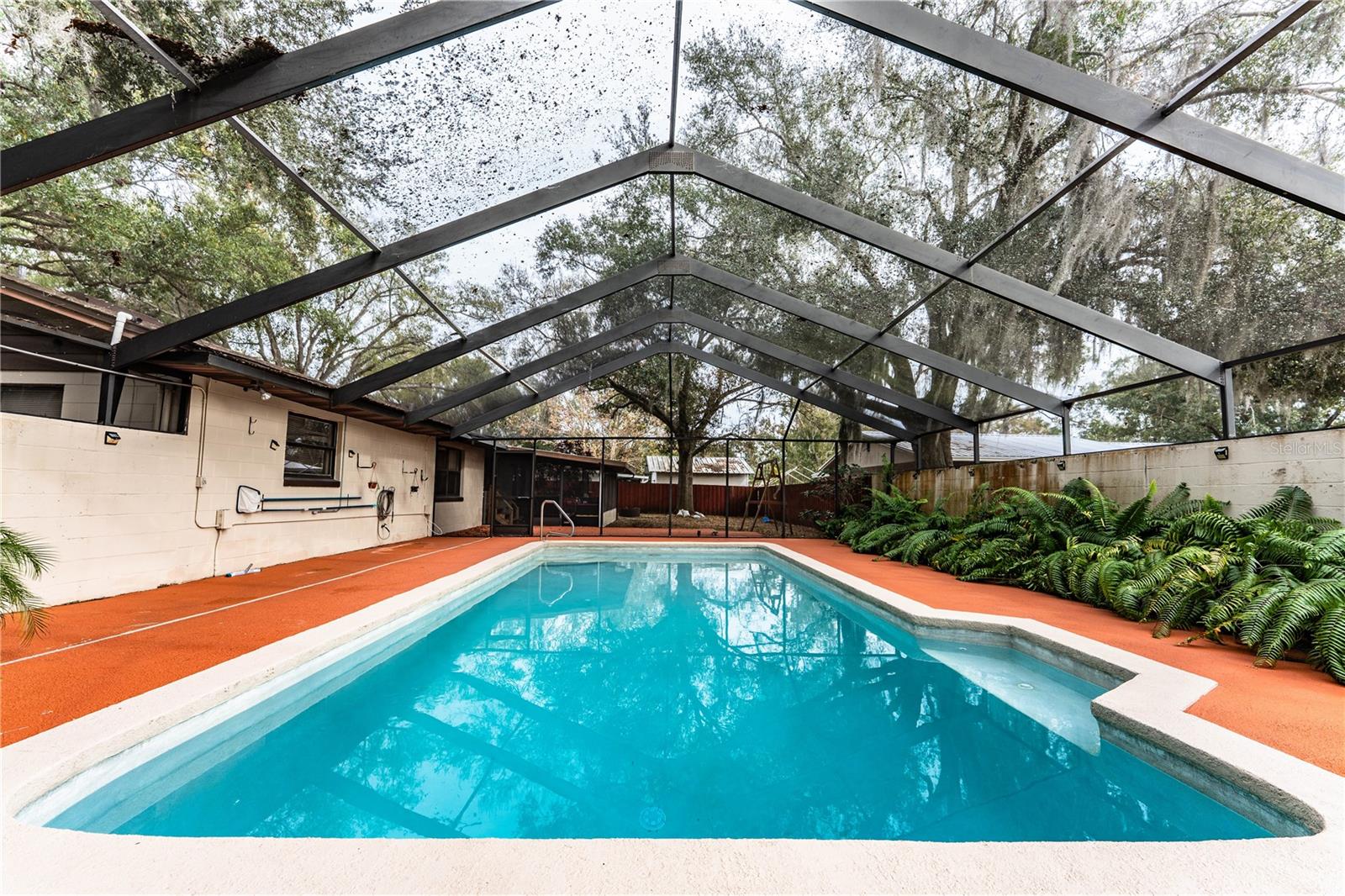 WEST OF LAKE HOWARD - Residential