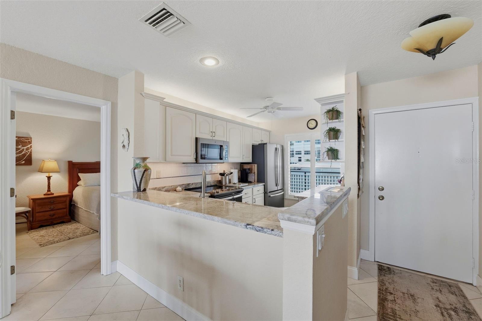 6211 SUN BOULEVARD 212