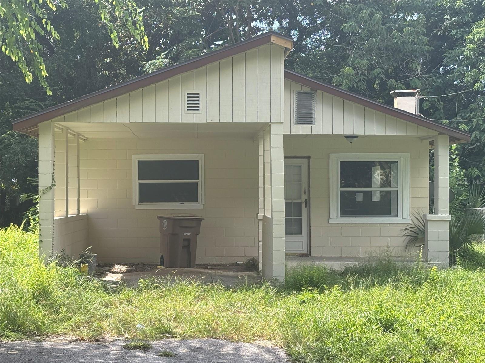 2-bedroom 1- bath located in the city limits of Ocala. Perfect starter home or rental
property. Updated Flooring, paint, new windows, New Roof, and New HVAC.