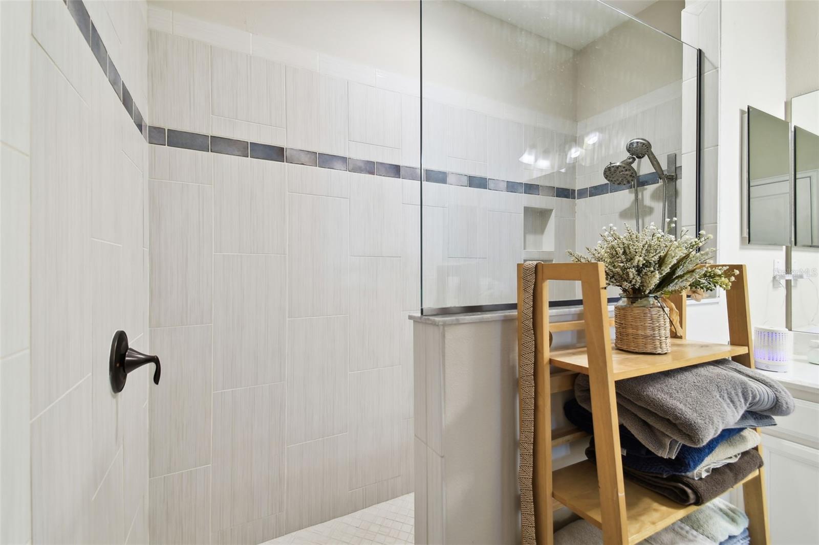 FLORABLU ESTATES - Residential