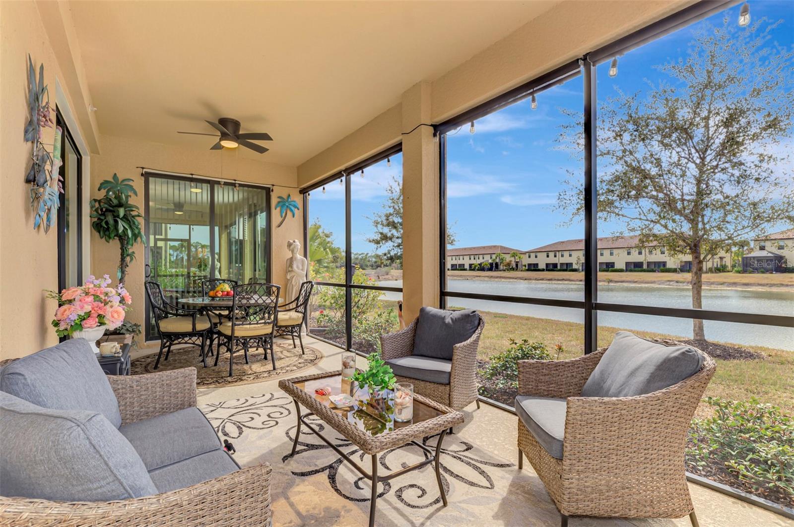 COACH HOMES 3/GRAN PARADISO BL - Residential