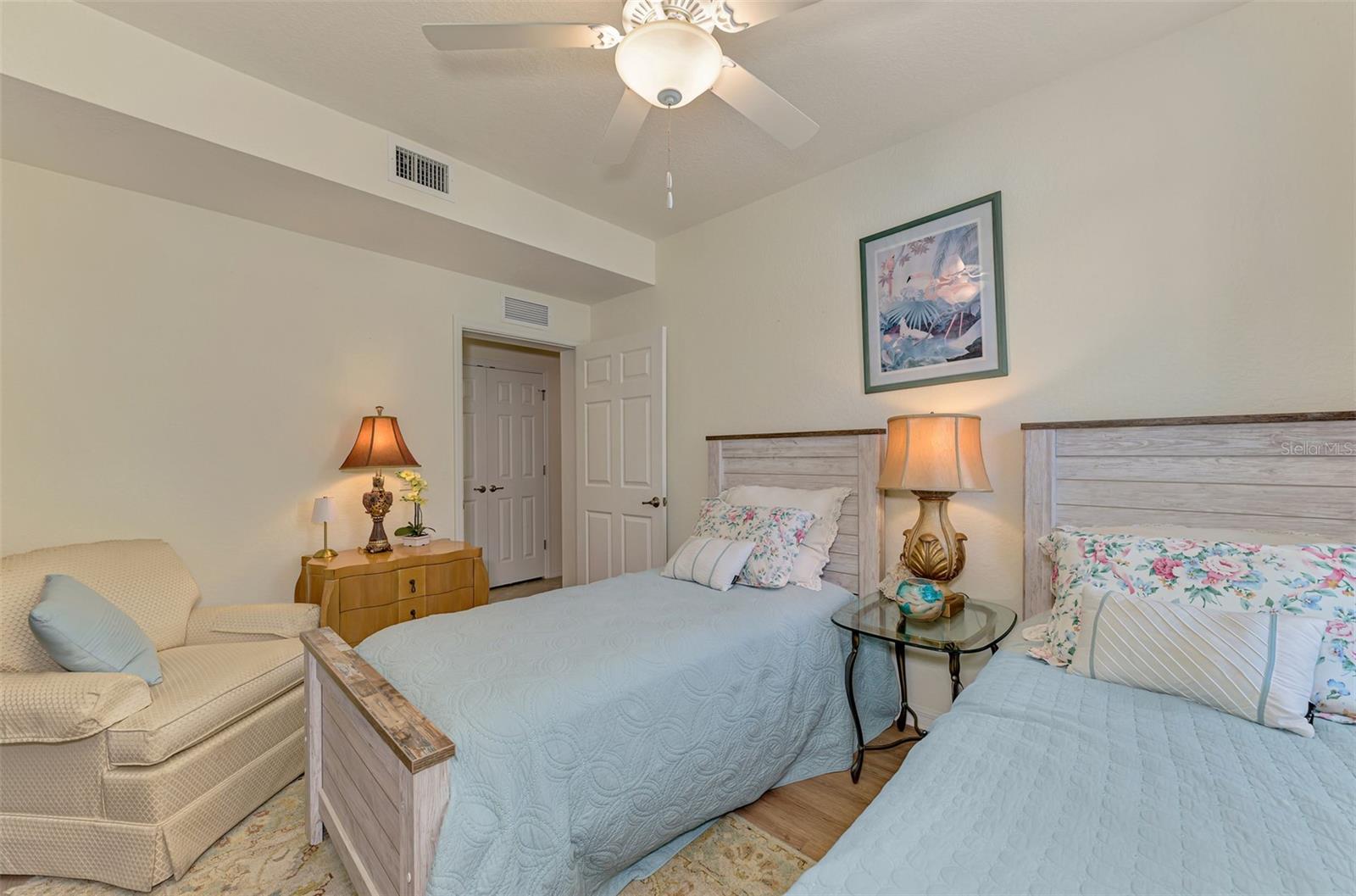 COACH HOMES 3/GRAN PARADISO BL - Residential