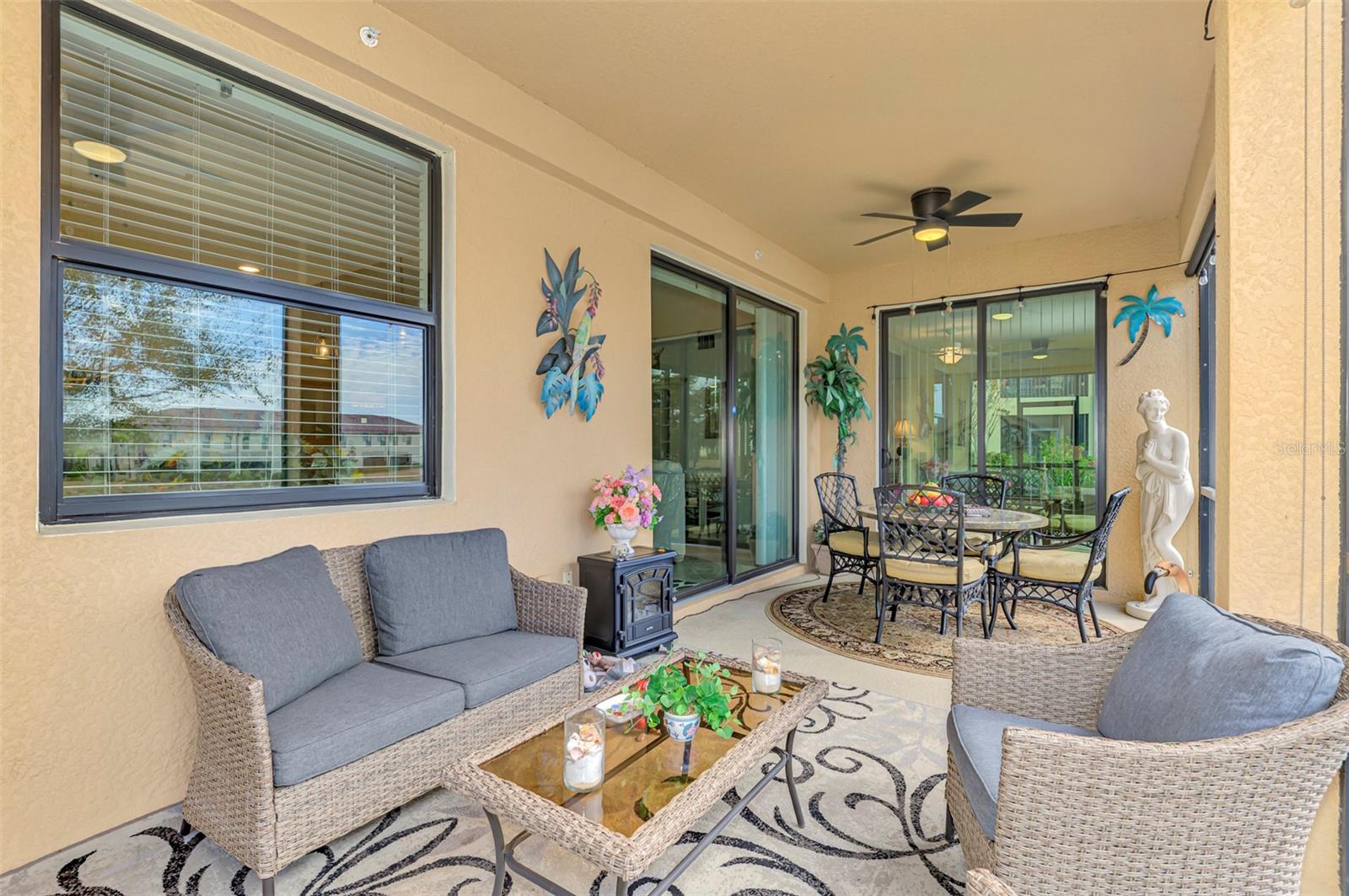 COACH HOMES 3/GRAN PARADISO BL - Residential