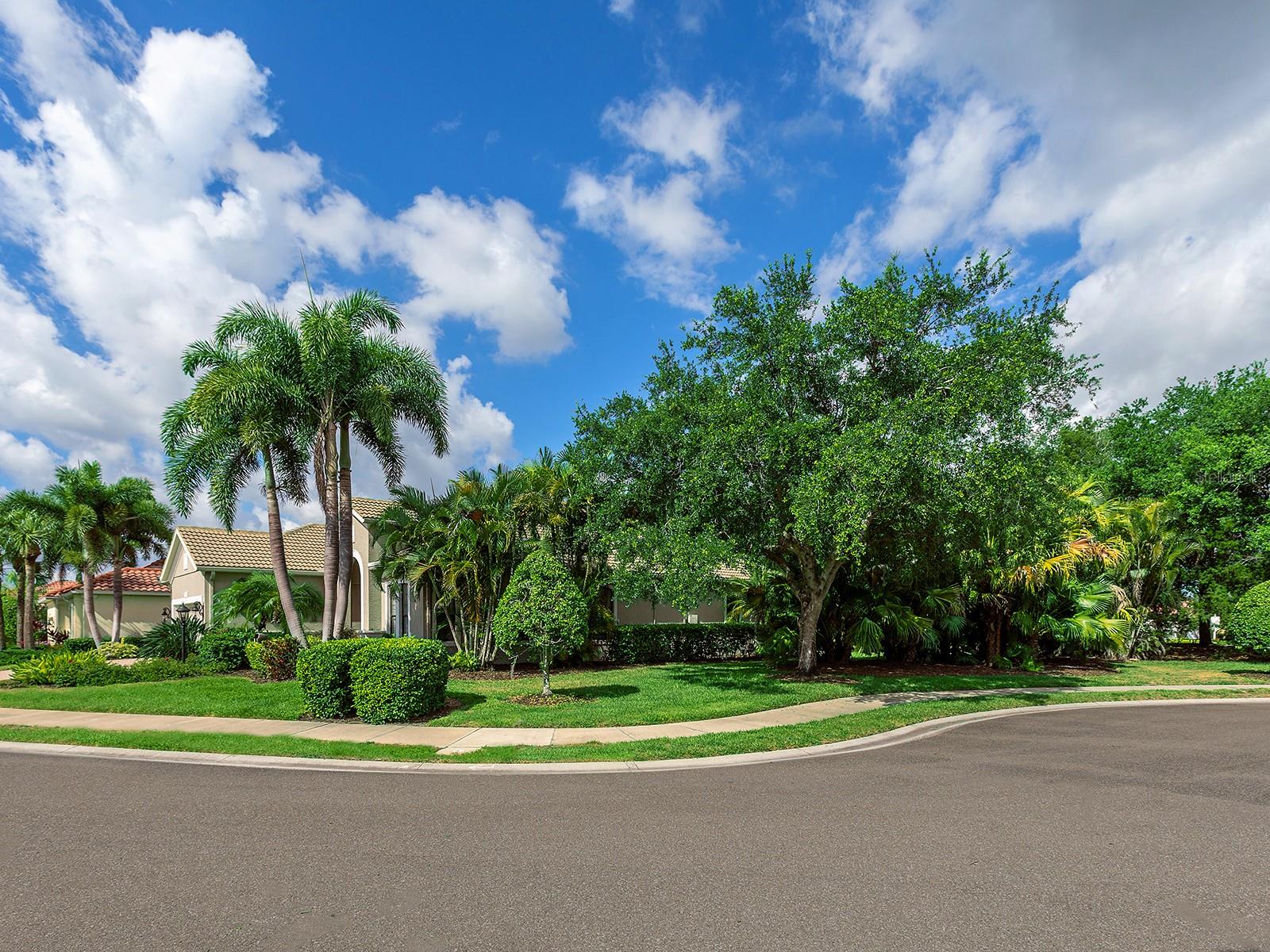 LAKEWOOD RANCH COUNTRY CLUB VILLAGE - Residential