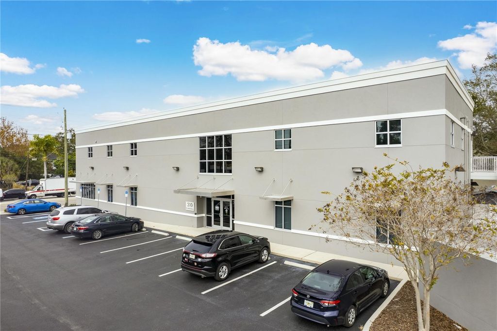 Photo of 310 S Macdill Avenue, Tampa, FL 33609 (MLS # W7884660)