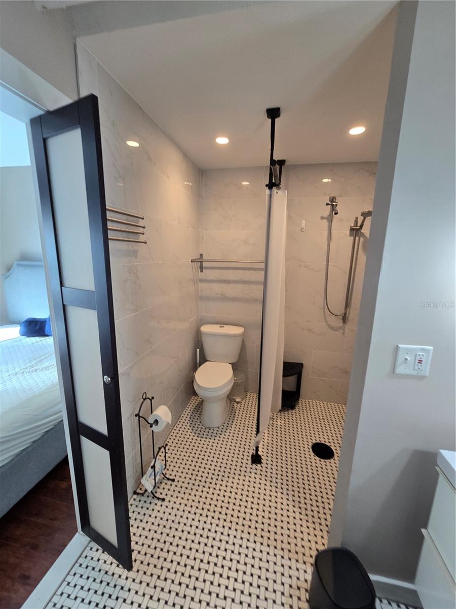 FLORI DE LEON APTS CO-OP - Residential