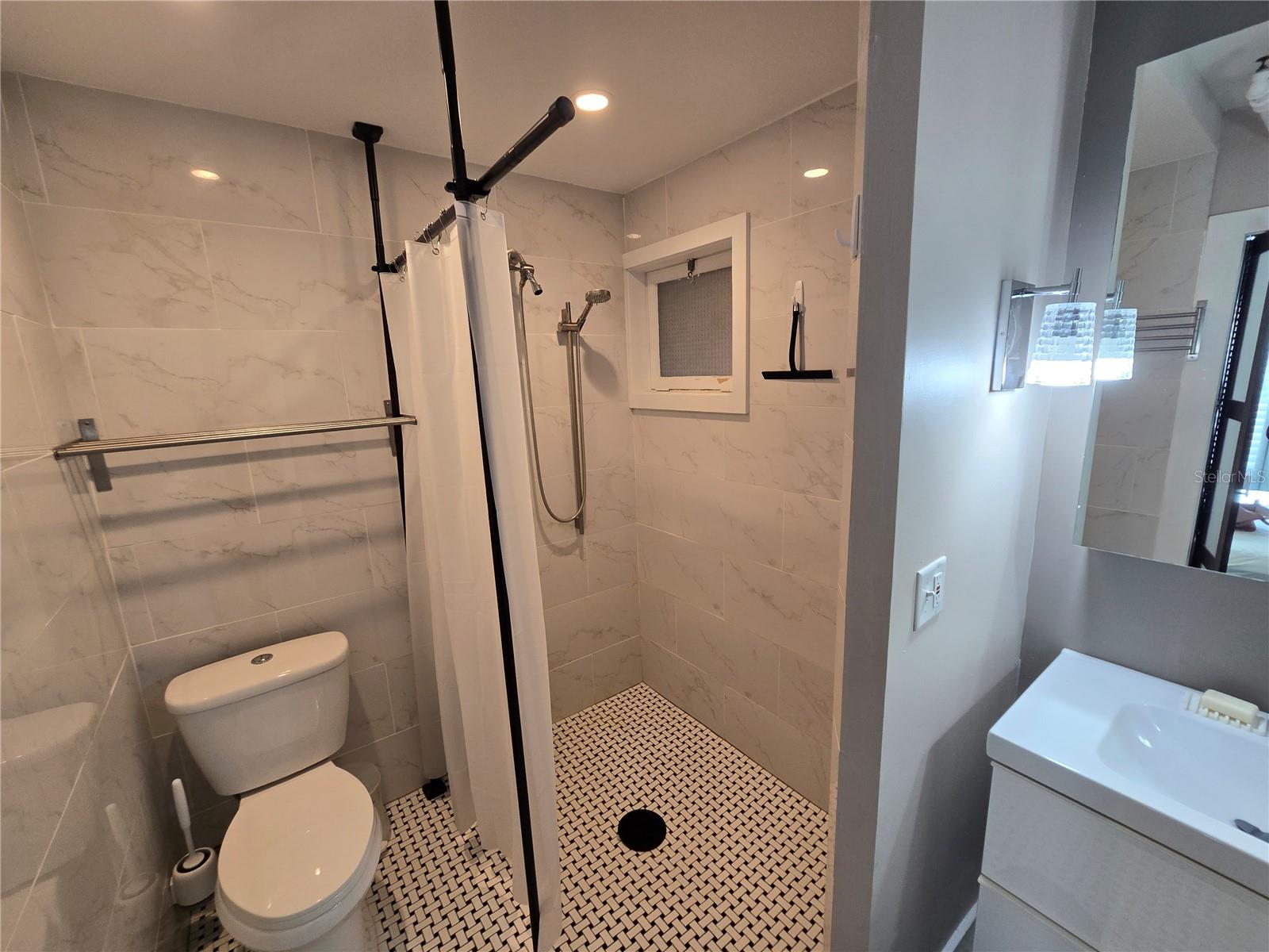 FLORI DE LEON APTS CO-OP - Residential